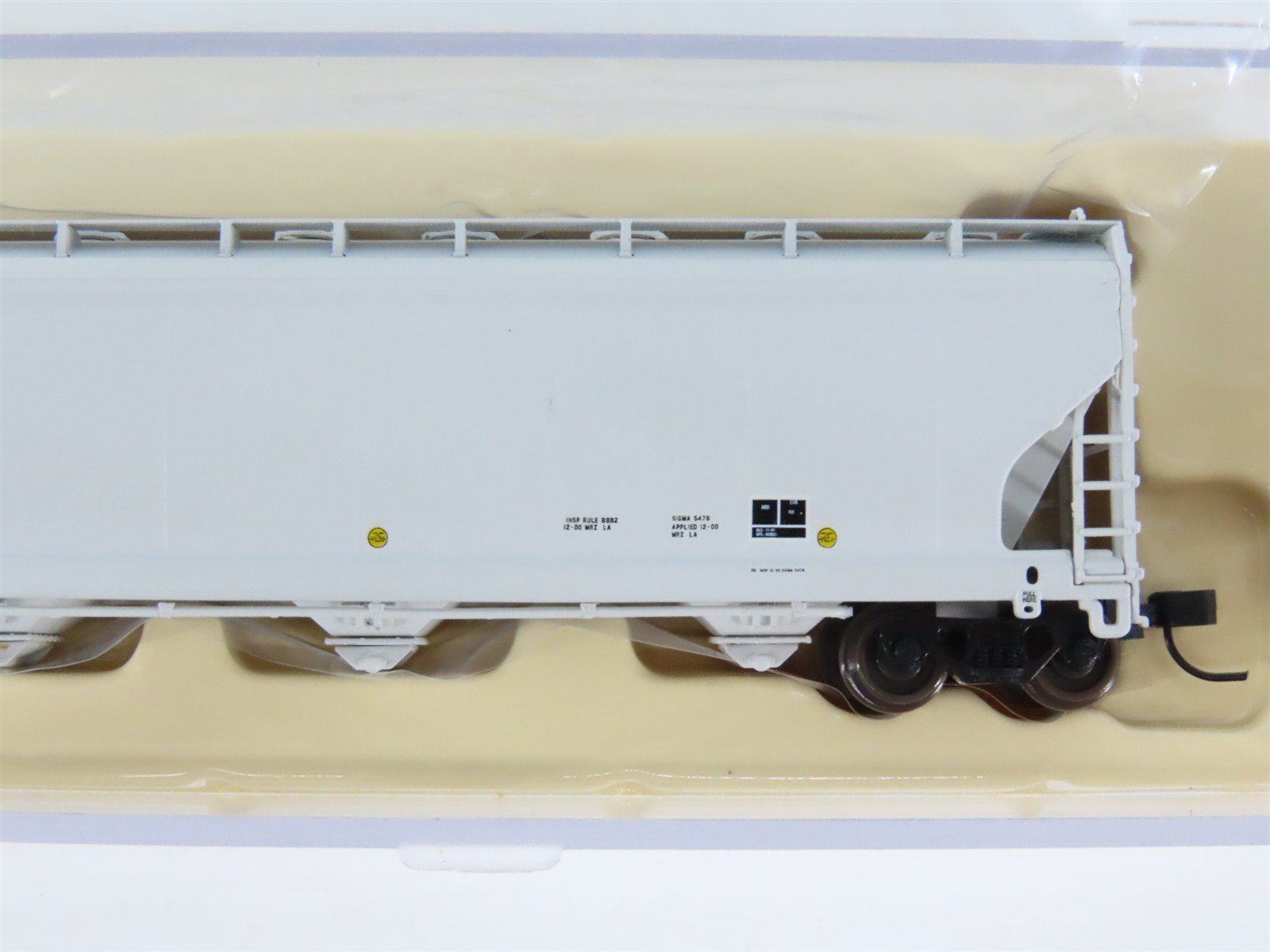 N Atlas 50000209 PLWX GE Railcar ACF 5701 Plastics 4-Bay Covered Hopper #57086