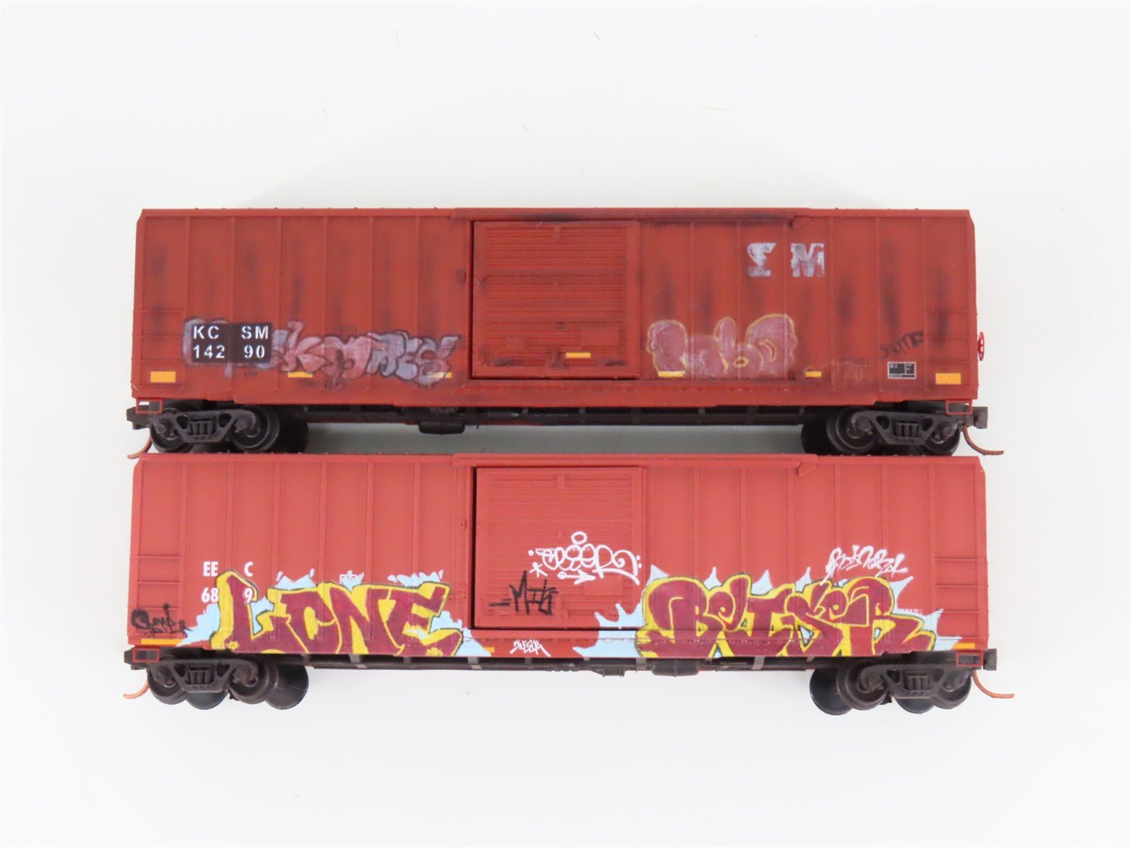 N Micro-Trains MTL 99305470 Day of the Dead Graffiti Boxcar 2-Car Runner Pack