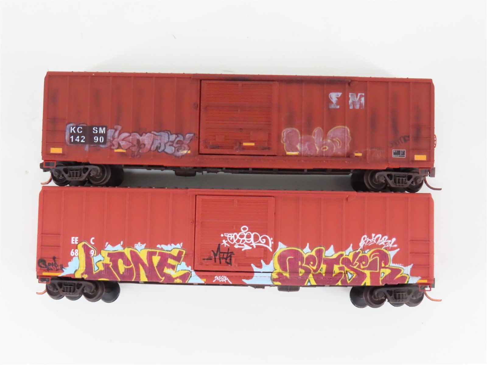 N Micro-Trains MTL 99305470 Day of the Dead Graffiti Boxcar 2-Car Runner Pack