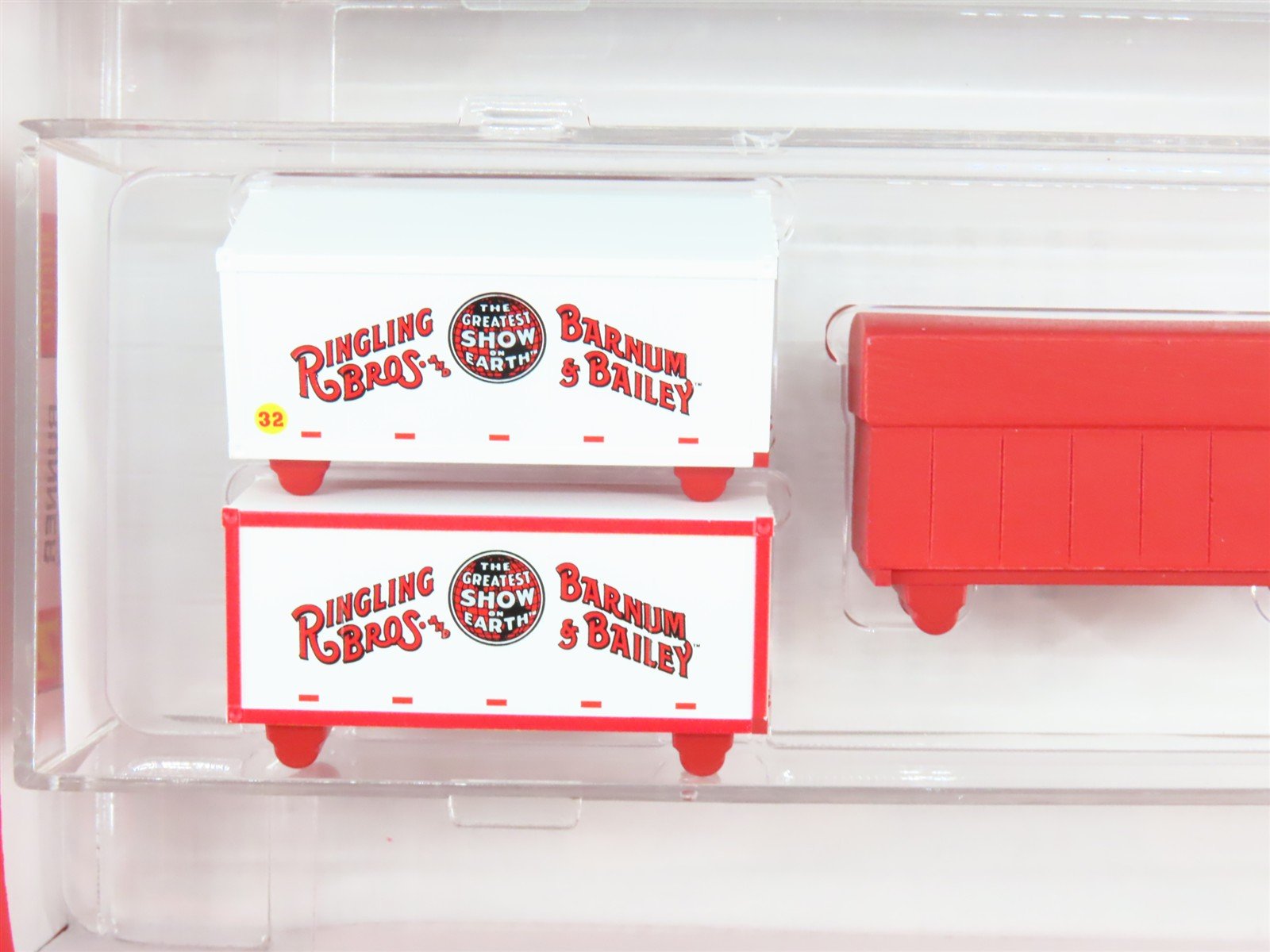 N Micro-Trains MTL 99300039 Ringling Bros Flatcar w/Loads 3-Car Runner Pack