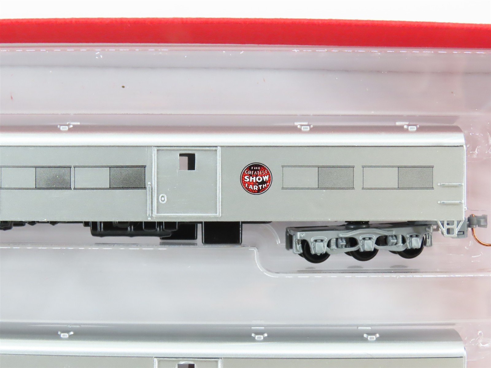 N Scale Micro-Trains MTL 99300041 Ringling Bros Passenger 3-Car Runner Pack