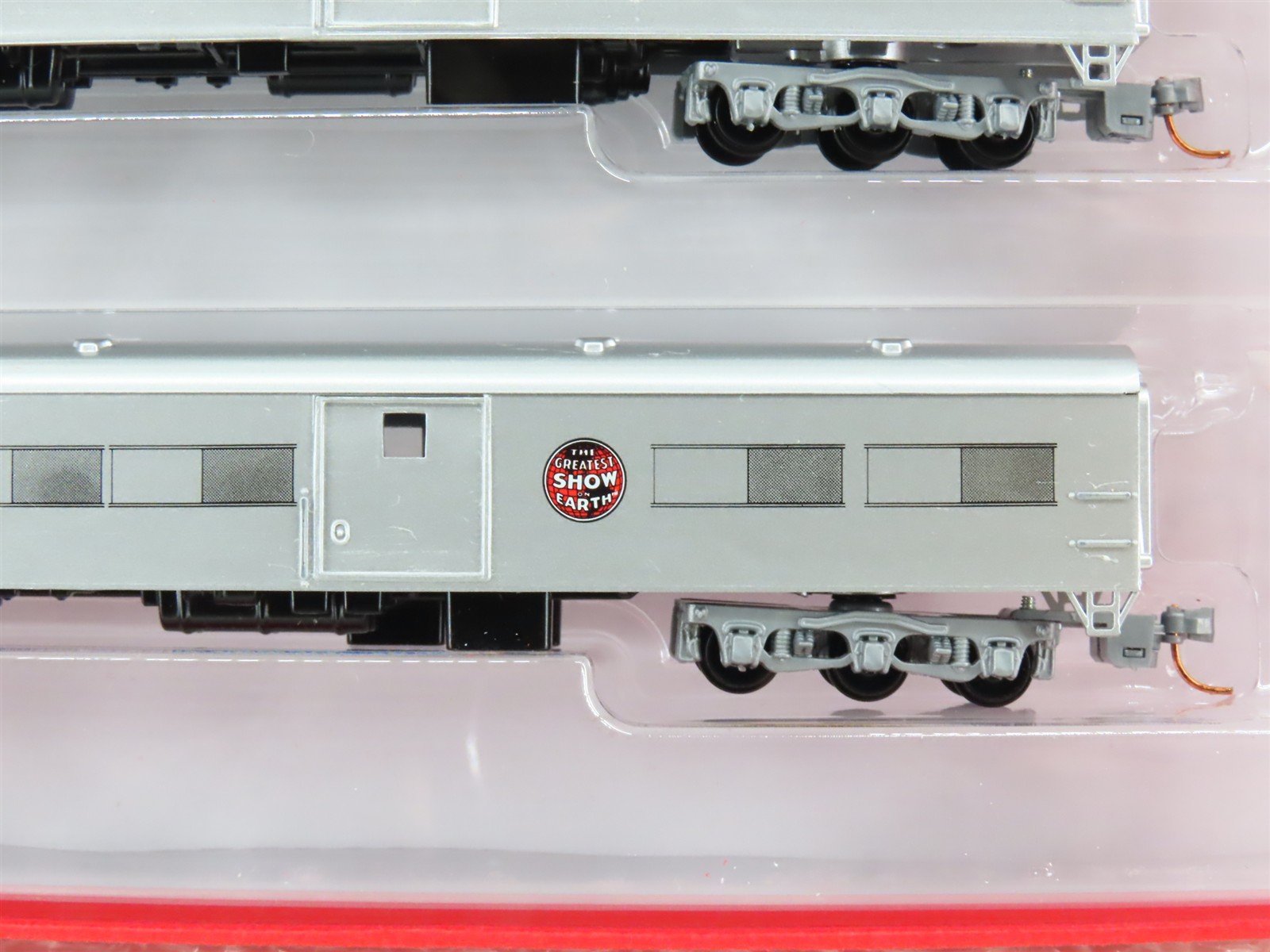 N Scale Micro-Trains MTL 99300041 Ringling Bros Passenger 3-Car Runner Pack