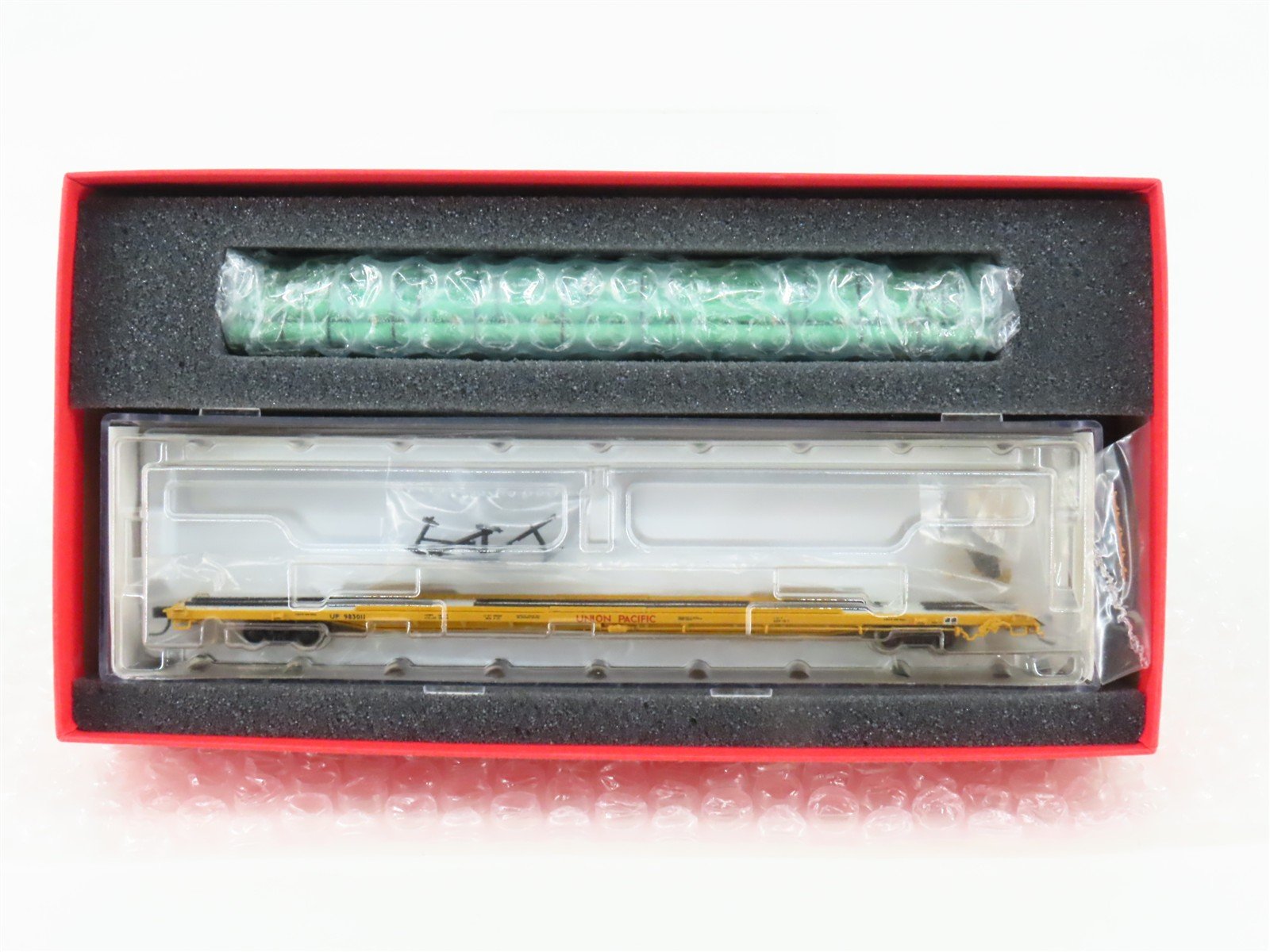 N Scale Atlas NSE ATL 18-19 UP Union Pacific Flatcar #983011 w/Pipe Load
