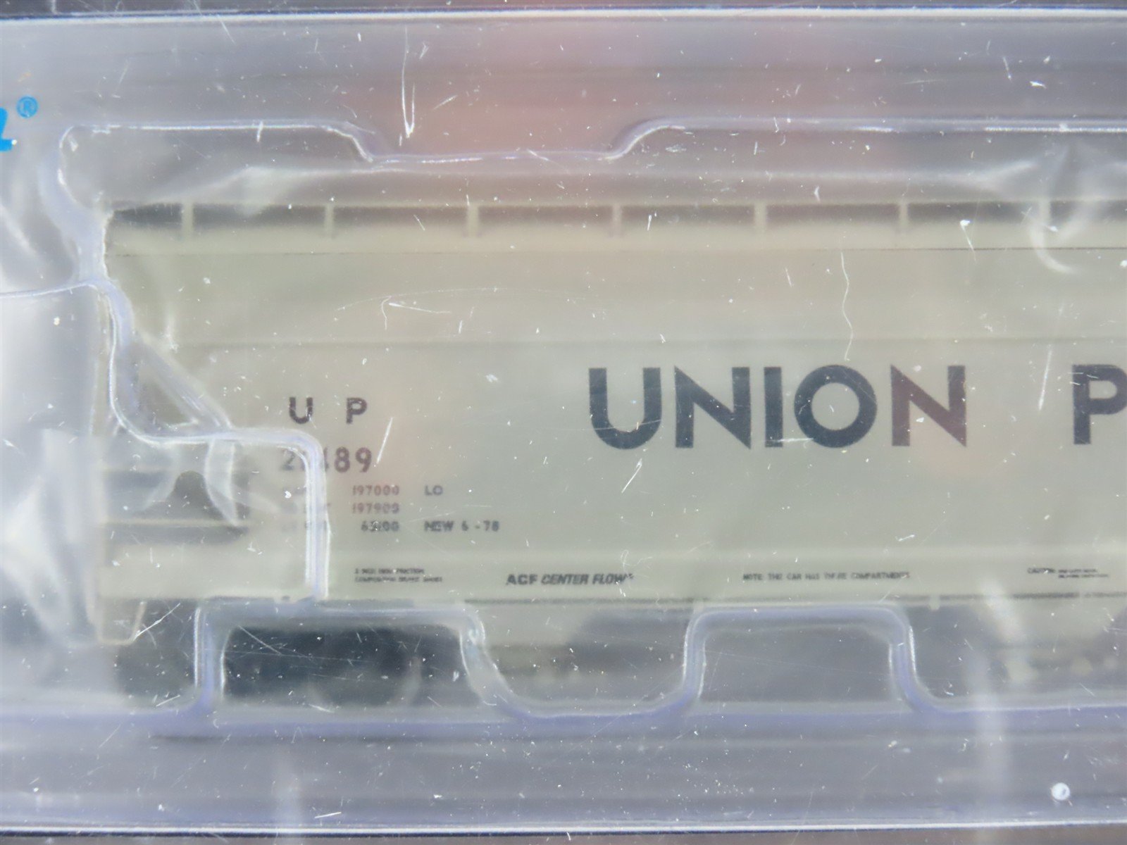N Athearn ATH 7884 UP Union Pacific ACF 4600 3-Bay Covered Hopper 3-Car Pack