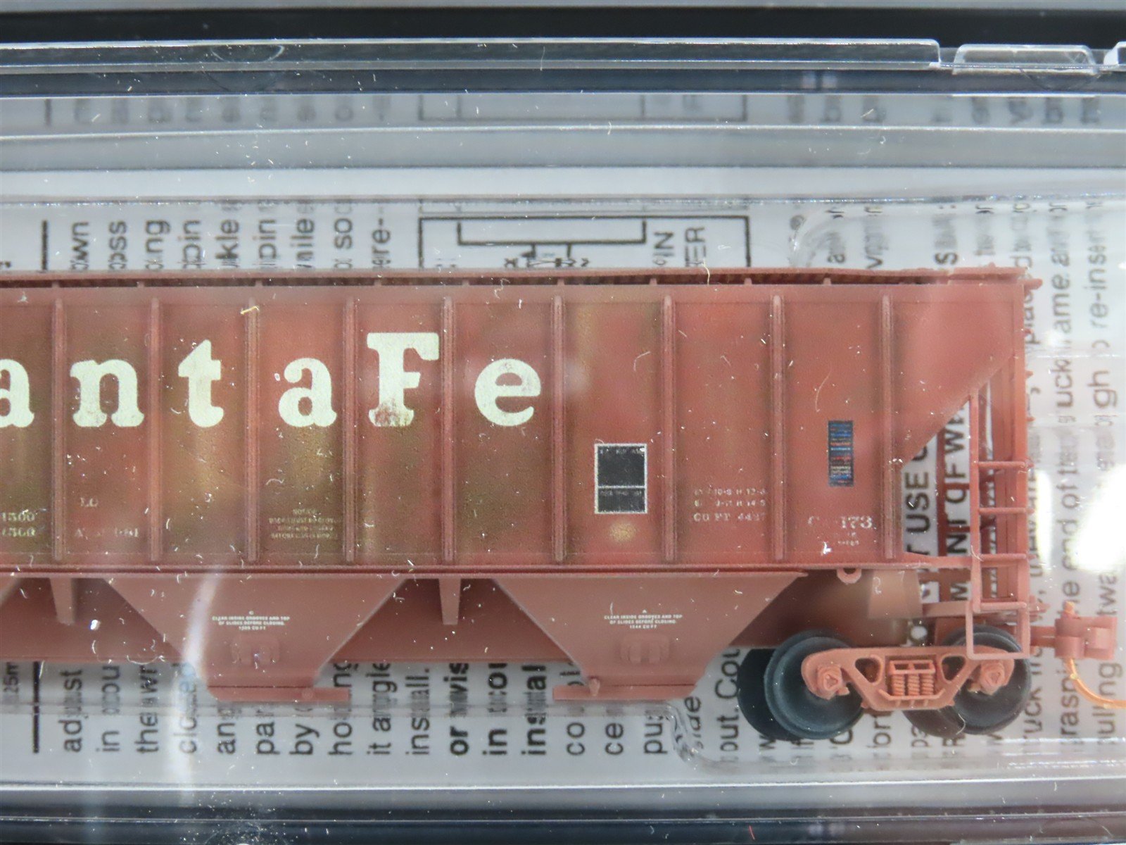 N Micro-Trains MTL 99305310 ATSF Weathered 3-Bay Hopper 4-Car Runner Pack