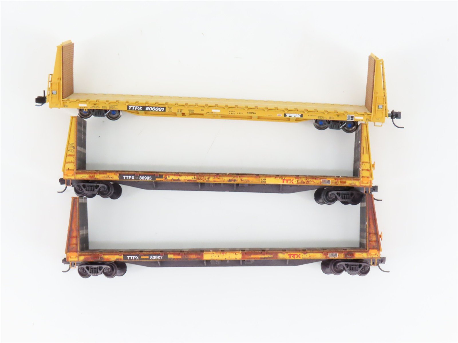 N Micro-Trains MTL 99305560 TTX Weathered Bulkhead Flatcar 3-Car Runner Pack