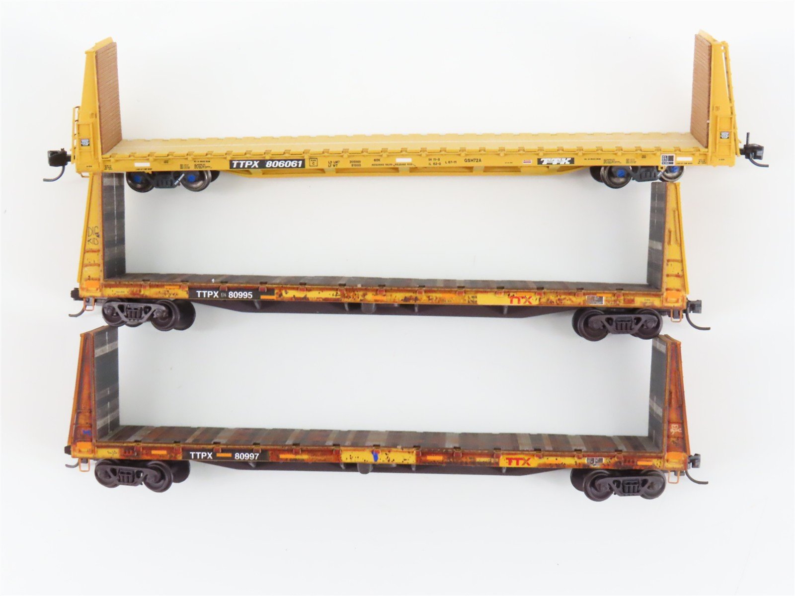 N Micro-Trains MTL 99305560 TTX Weathered Bulkhead Flatcar 3-Car Runner Pack