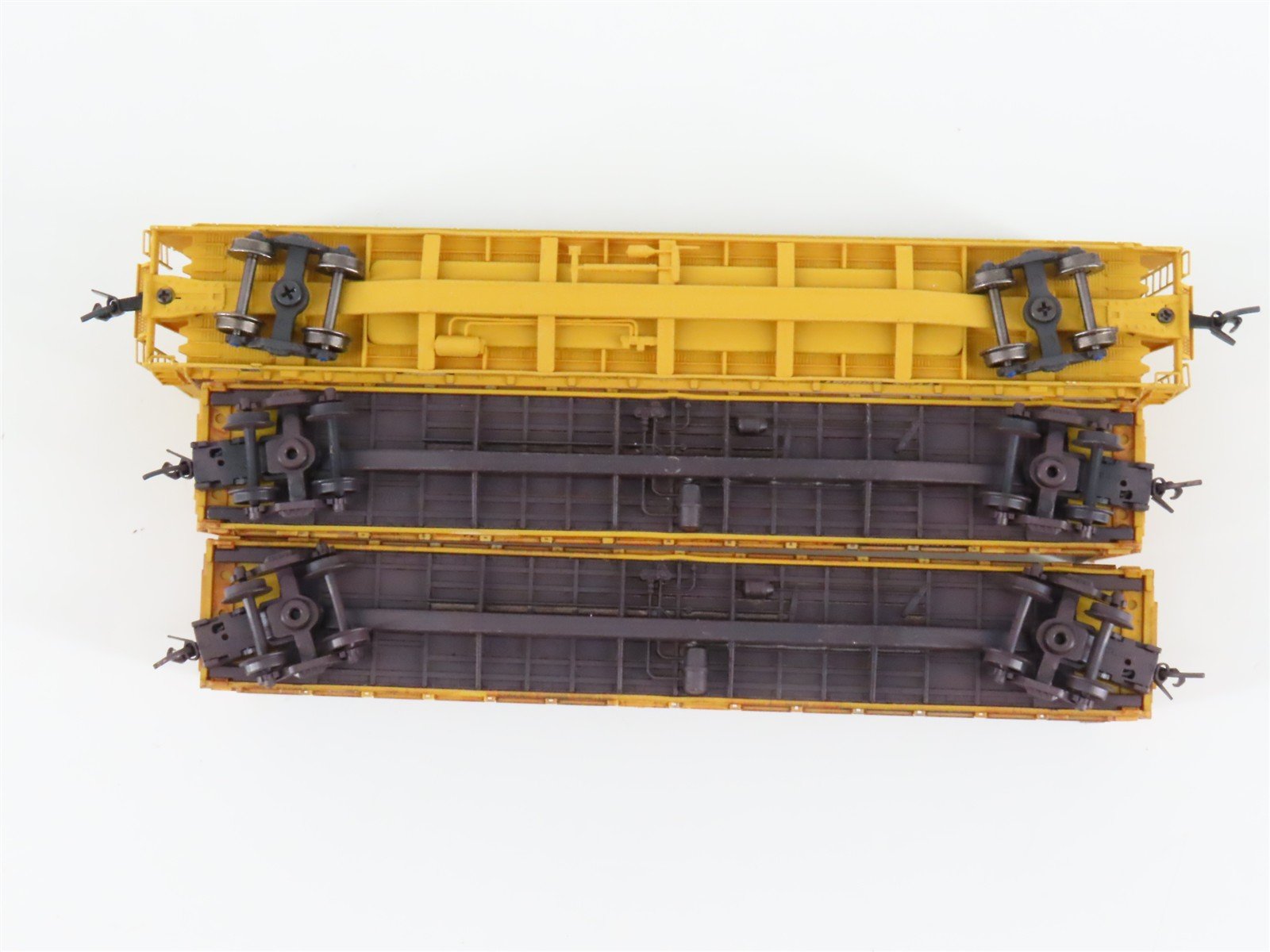N Micro-Trains MTL 99305560 TTX Weathered Bulkhead Flatcar 3-Car Runner Pack