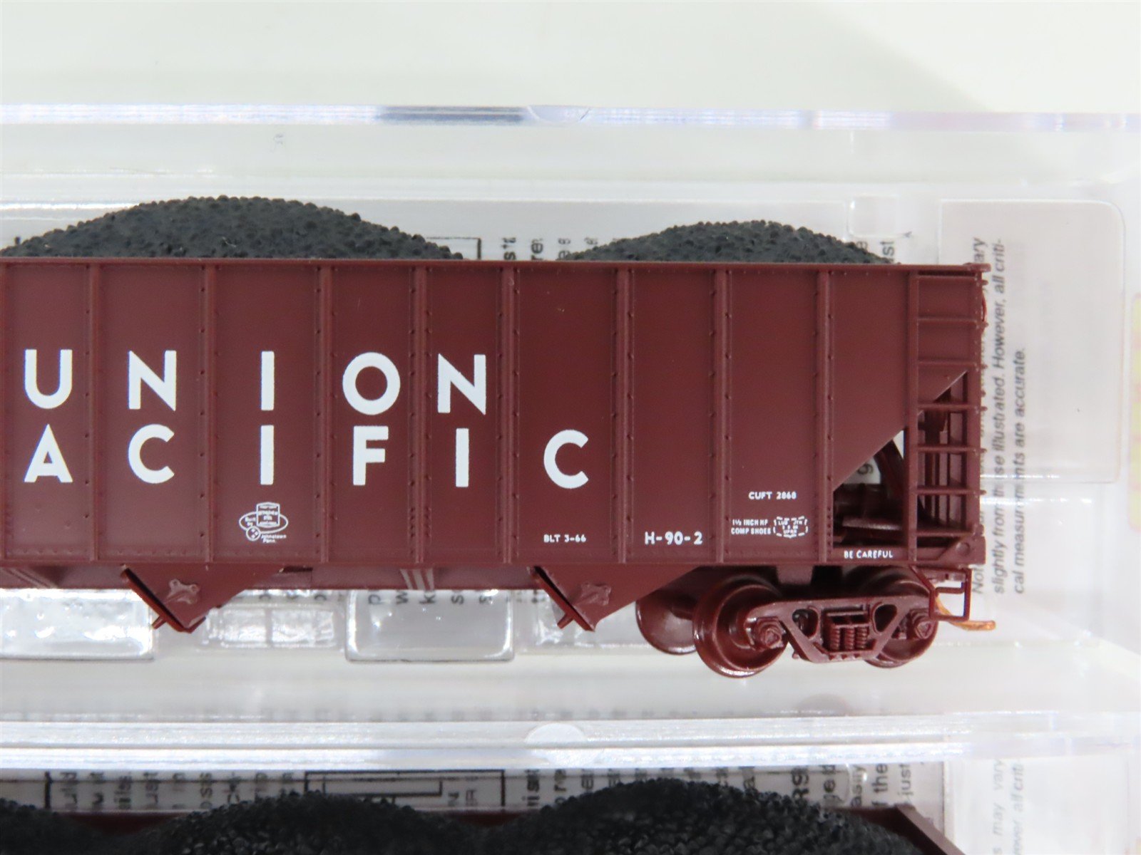 N Micro-Trains MTL 99300814 UP Union Pacific 3-Bay Hopper 8-Car Runner Pack