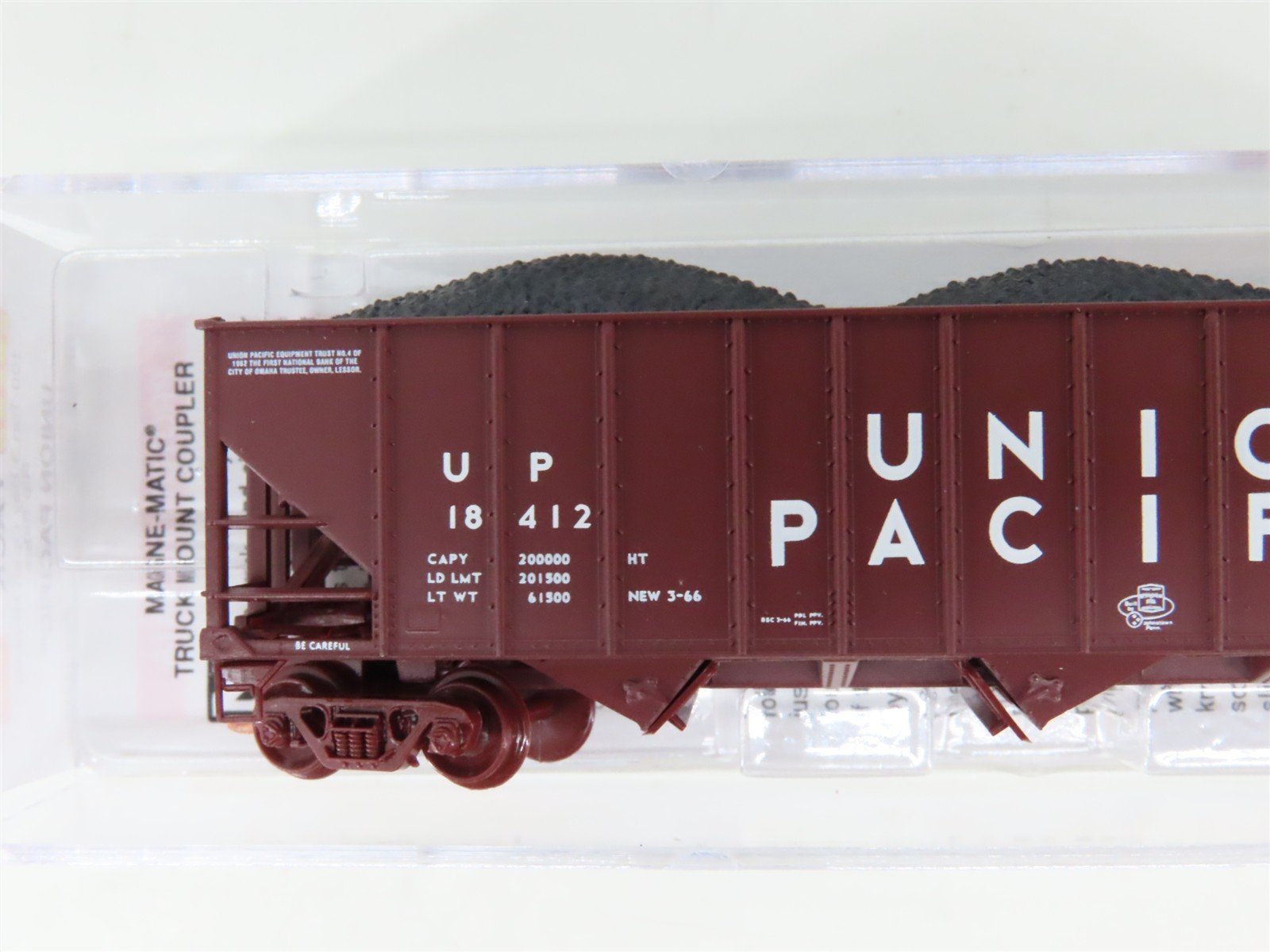 N Micro-Trains MTL 99300814 UP Union Pacific 3-Bay Hopper 8-Car Runner Pack