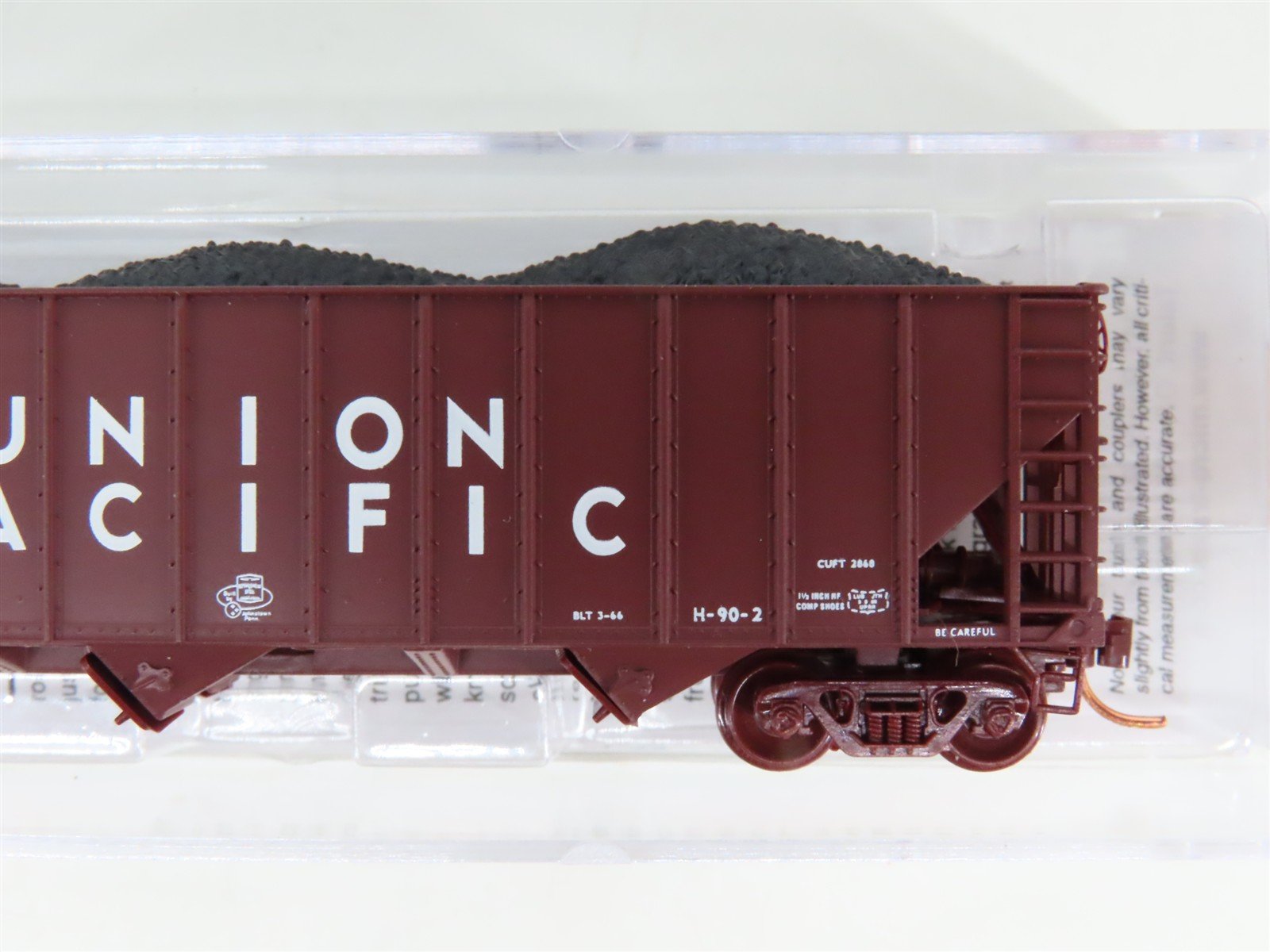 N Micro-Trains MTL 99300814 UP Union Pacific 3-Bay Hopper 8-Car Runner Pack