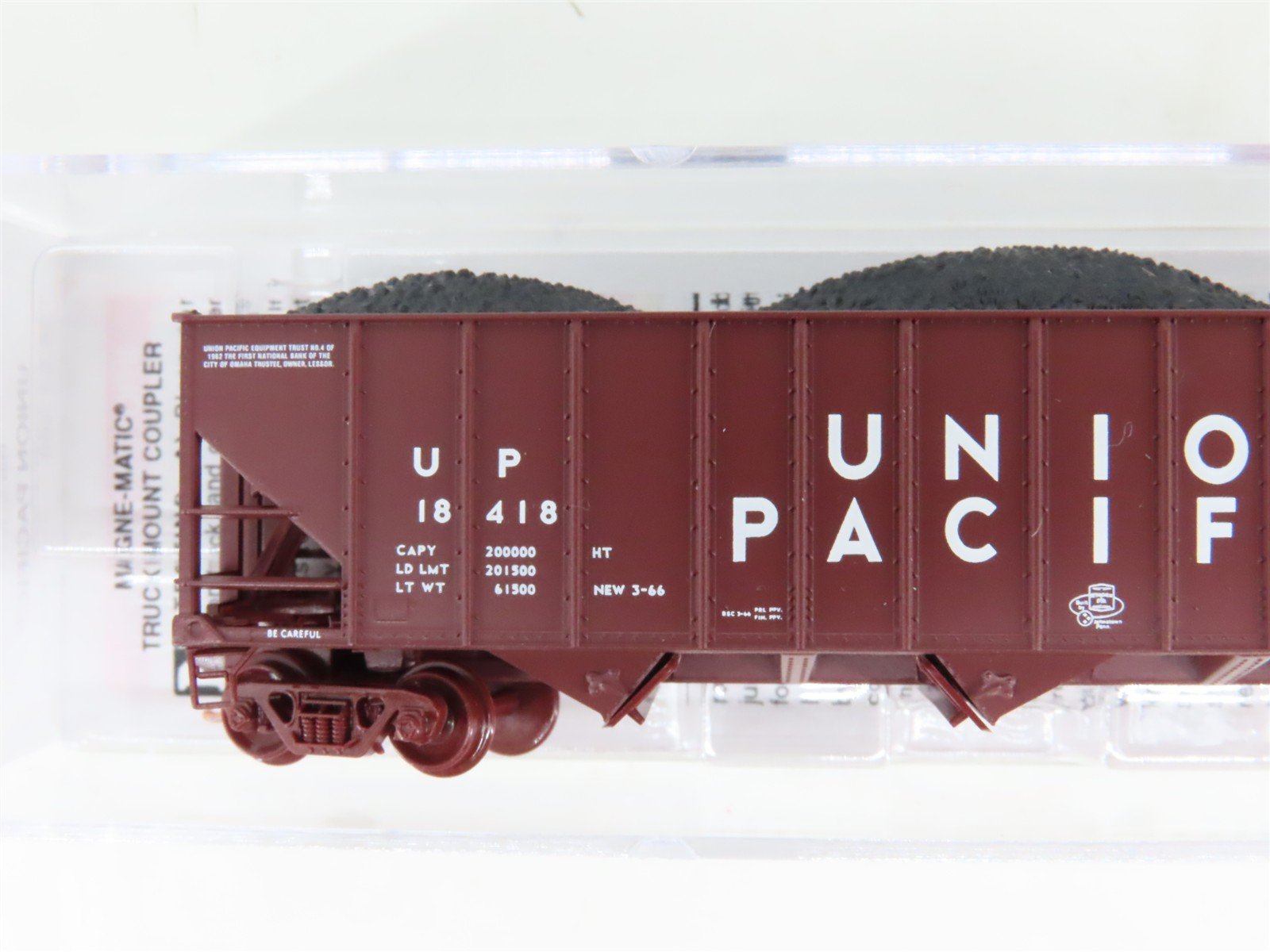 N Micro-Trains MTL 99300814 UP Union Pacific 3-Bay Hopper 8-Car Runner Pack