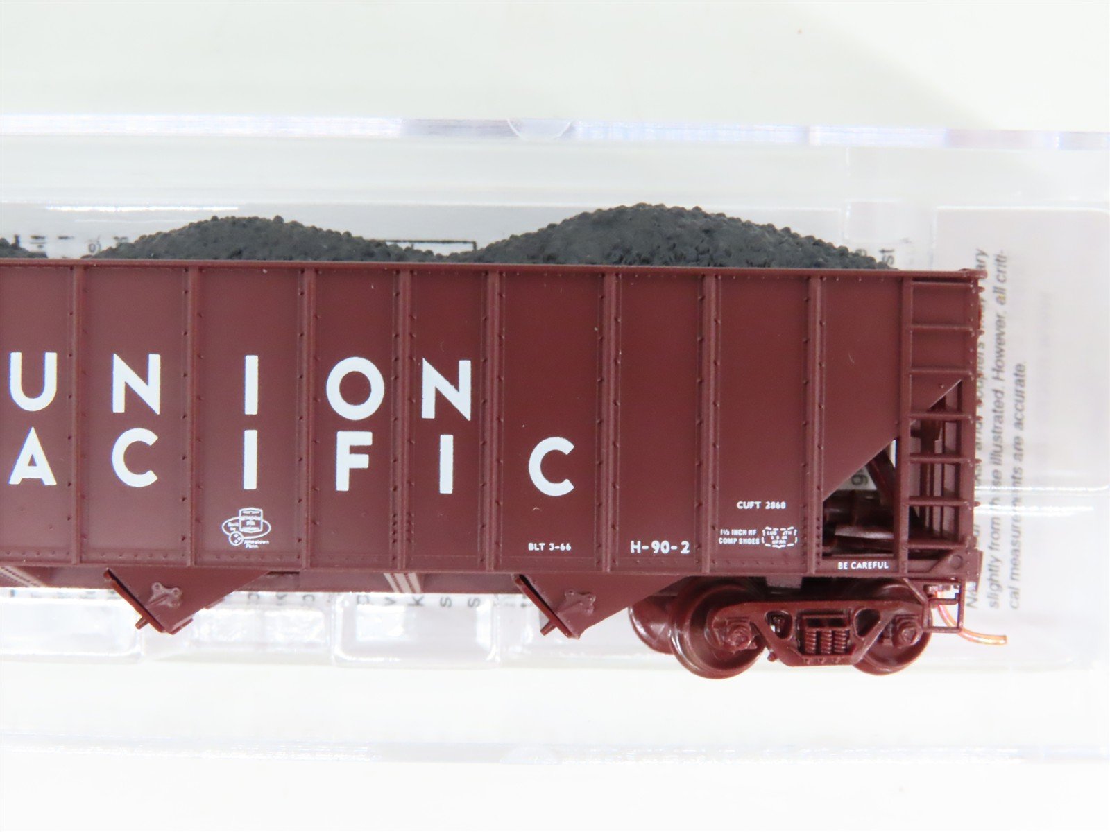 N Micro-Trains MTL 99300814 UP Union Pacific 3-Bay Hopper 8-Car Runner Pack