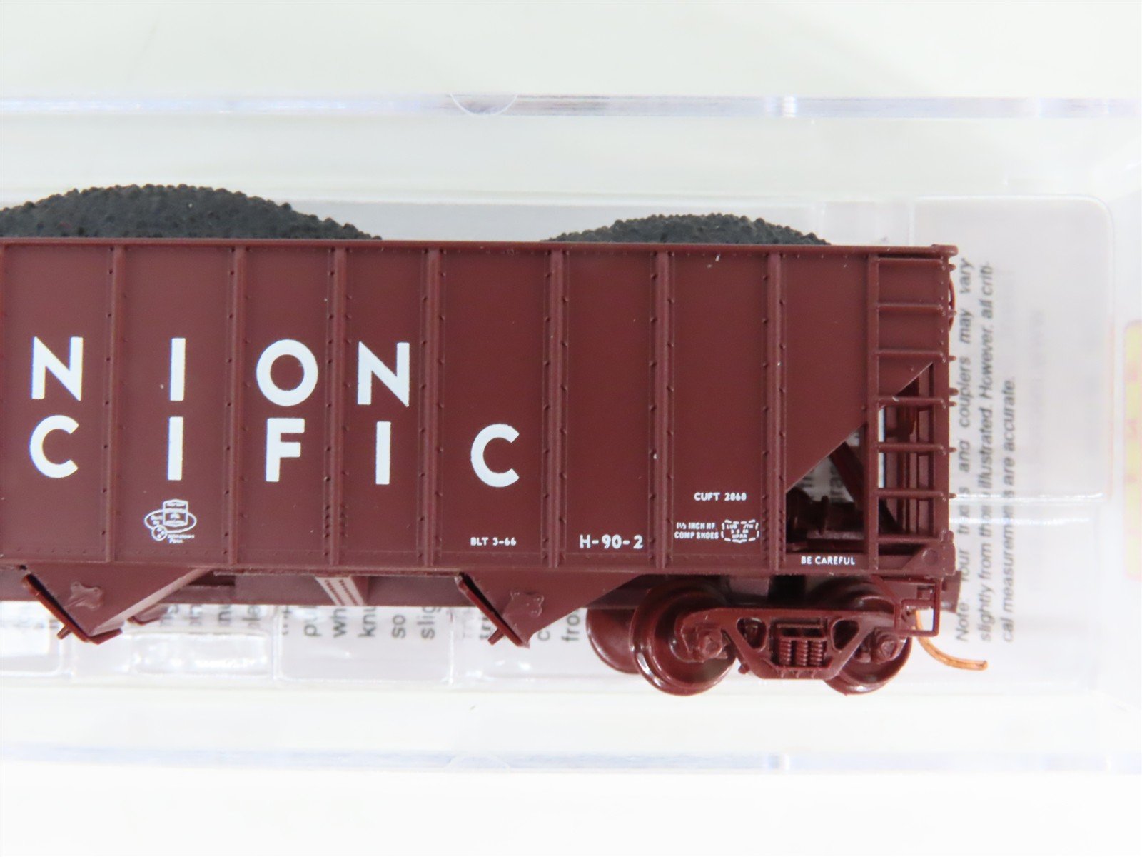 N Micro-Trains MTL 99300814 UP Union Pacific 3-Bay Hopper 8-Car Runner Pack