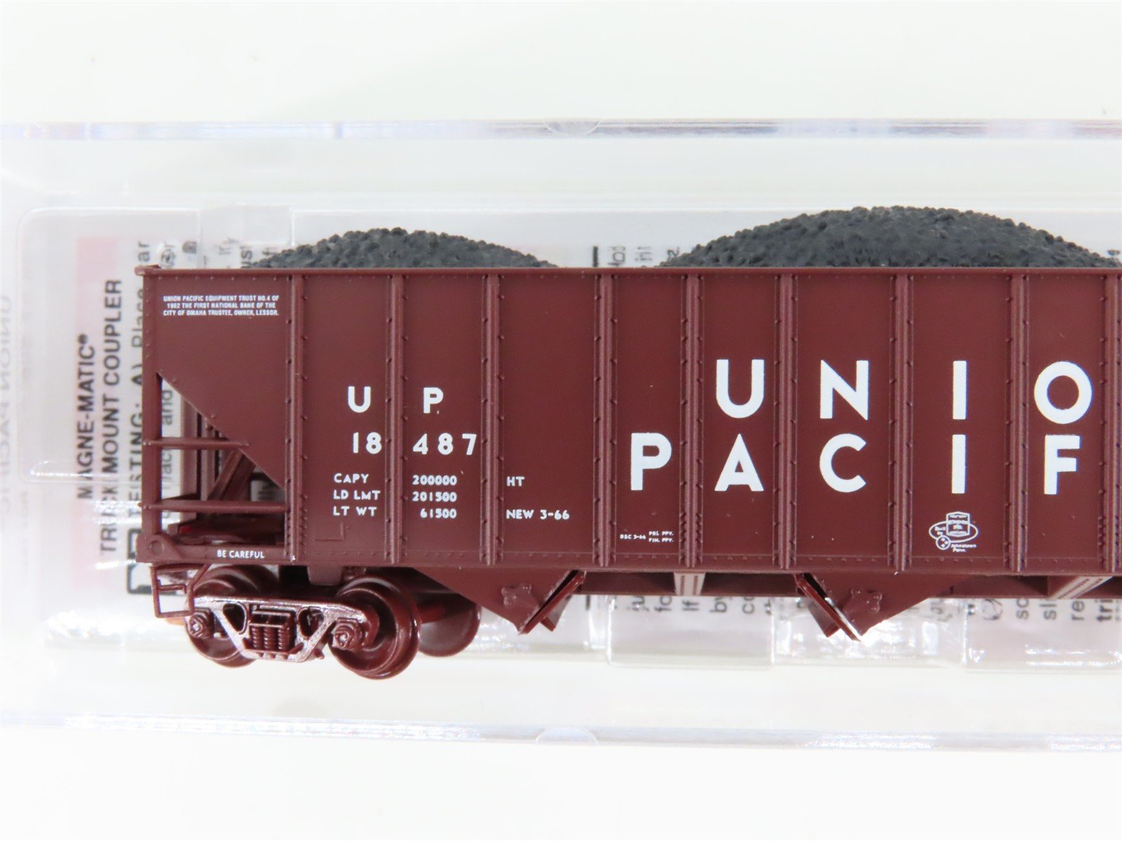 N Micro-Trains MTL 99300814 UP Union Pacific 3-Bay Hopper 8-Car Runner Pack