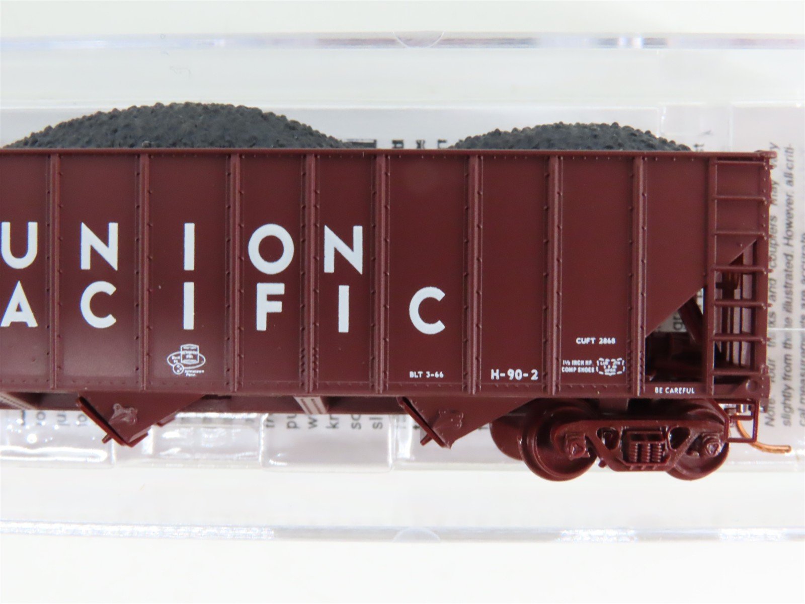 N Micro-Trains MTL 99300814 UP Union Pacific 3-Bay Hopper 8-Car Runner Pack