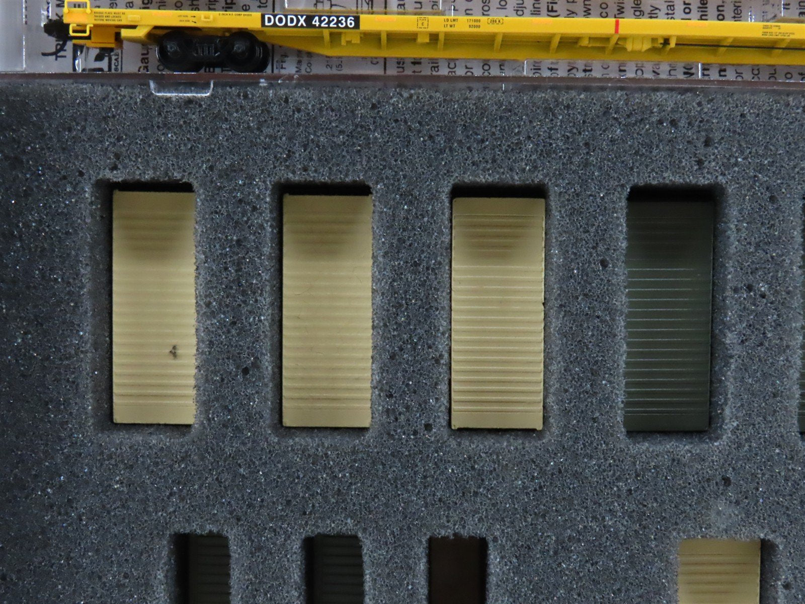N Scale Micro-Trains MTL 99301900 DODX COFC Flatcar w/Loads 3-Car Runner Pack