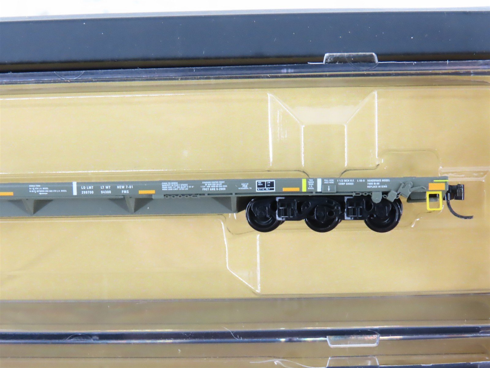 N Micro-Trains MTL 99301811 DODX Olive Drab Flatcars w/Loads 3-Car Runner Pack
