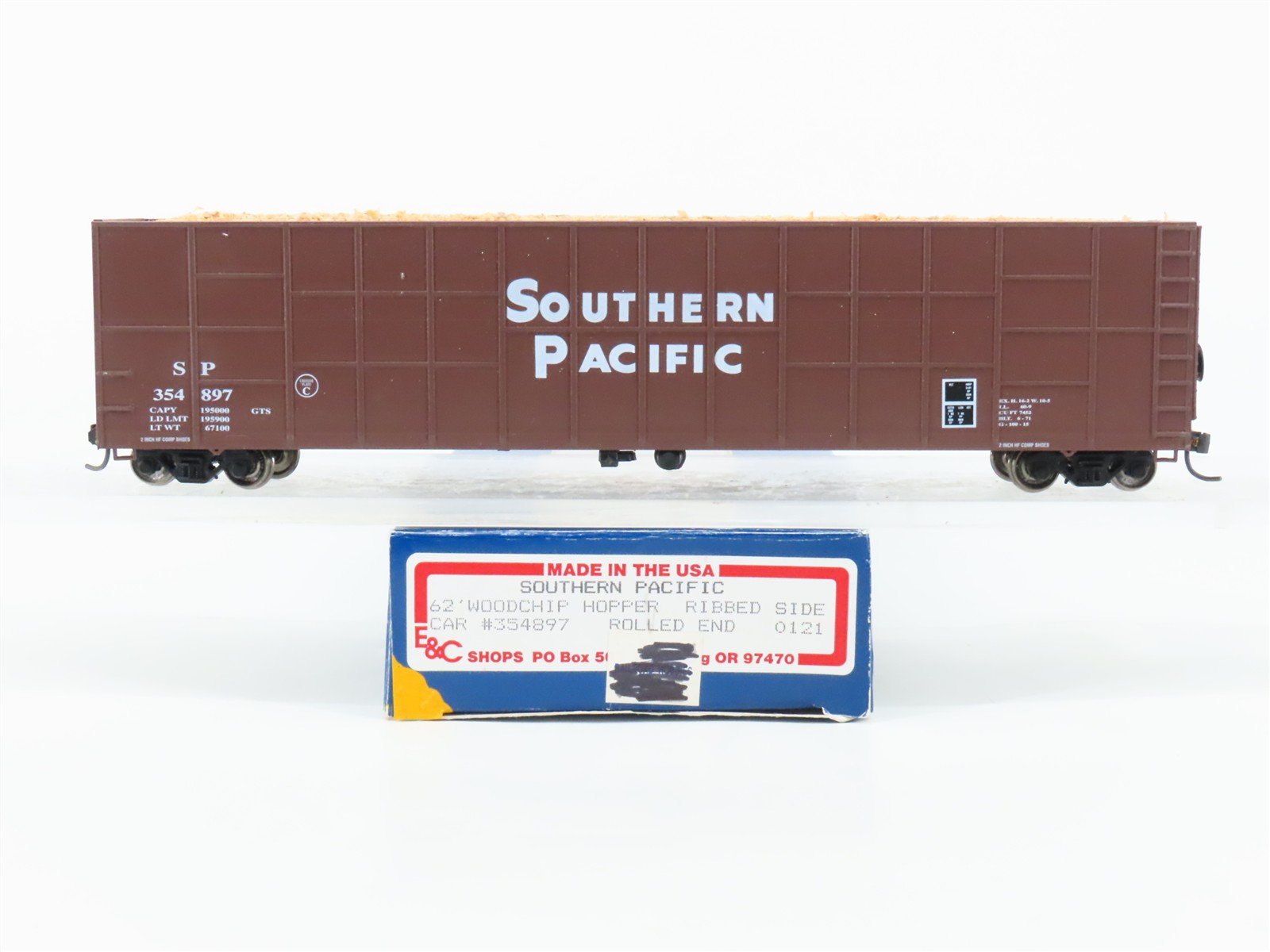 HO Scale E&C Shops 0121 SP Southern Pacific 62' Woodchip Hopper #354897 w/ Load