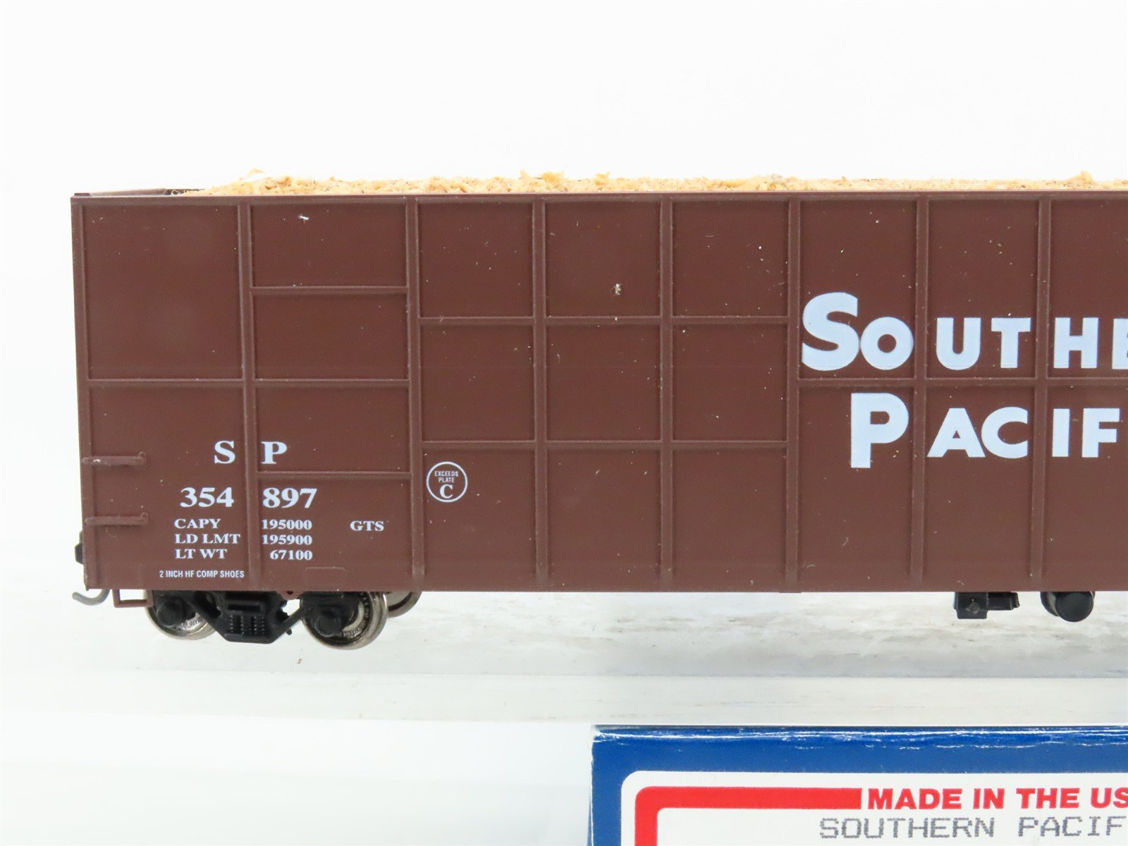 HO Scale E&C Shops 0121 SP Southern Pacific 62' Woodchip Hopper #354897 w/ Load
