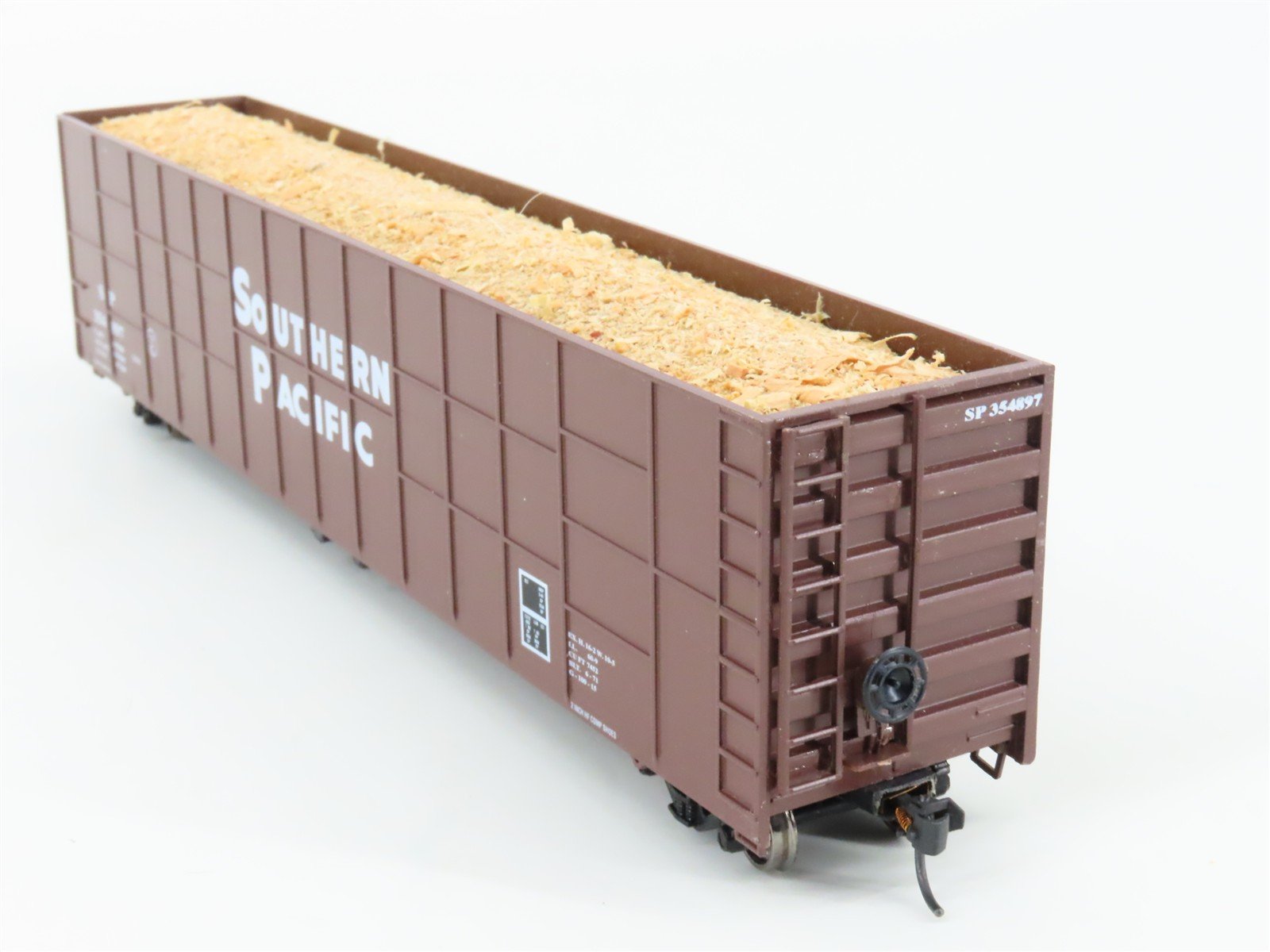 HO Scale E&C Shops 0121 SP Southern Pacific 62' Woodchip Hopper #354897 w/ Load