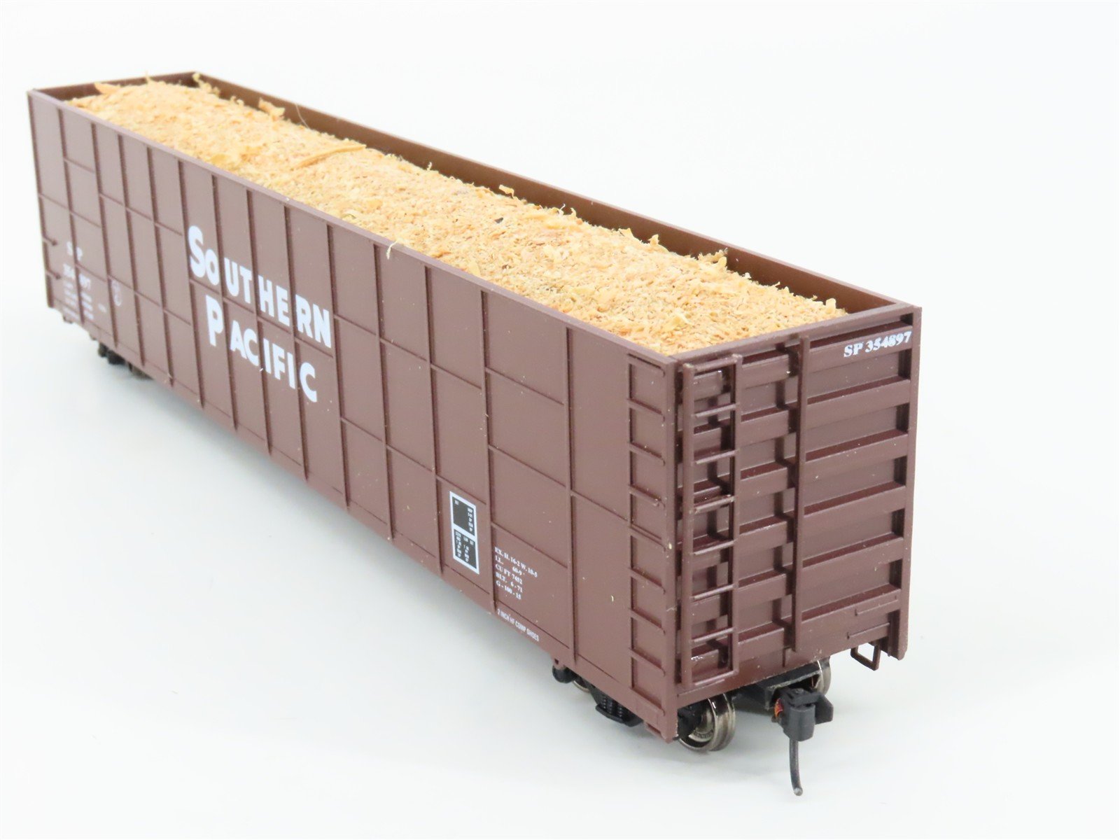 HO Scale E&C Shops 0121 SP Southern Pacific 62' Woodchip Hopper #354897 w/ Load