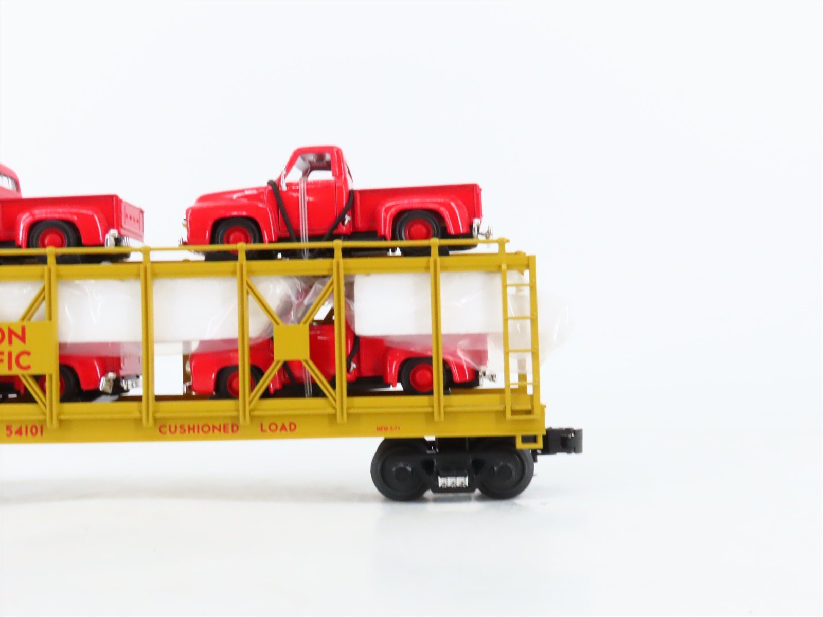 O27 Gauge 3-Rail MTH RailKing 30-76065 UP Auto Carrier #54101 w/ '53 Ford Trucks
