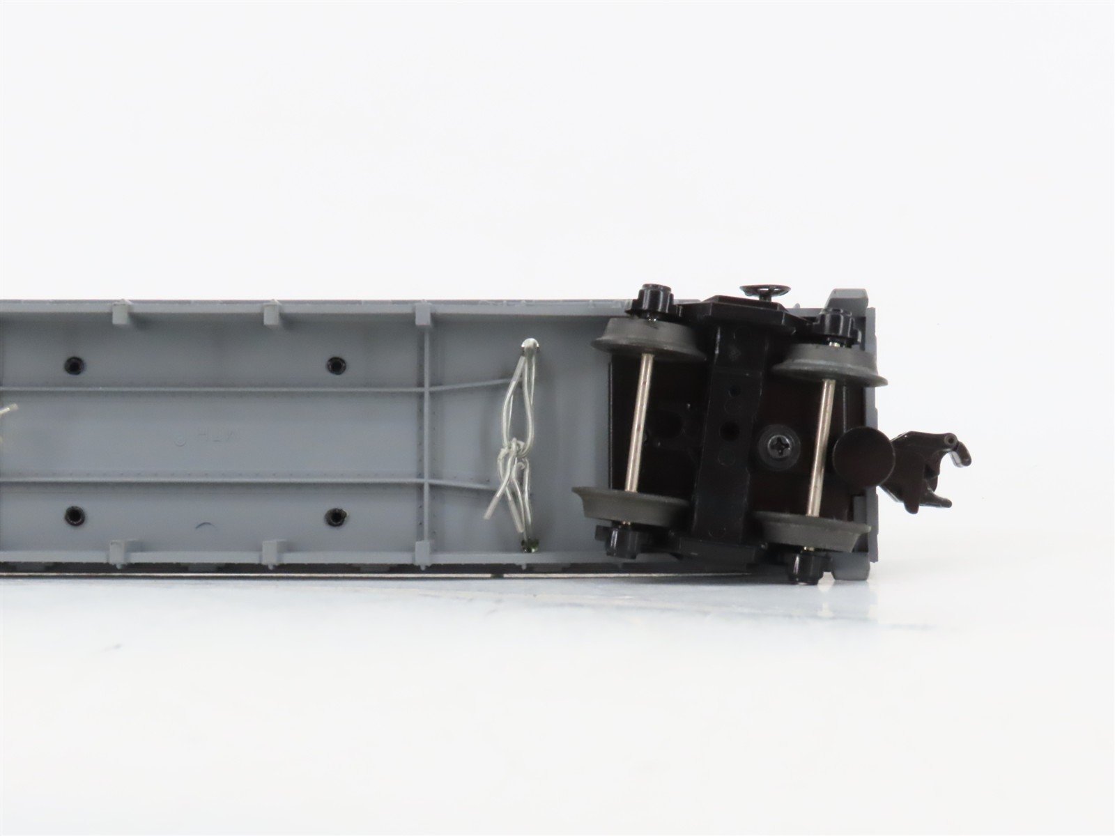 O27 Gauge 3-Rail MTH RailKing 30-76012 Flat Car #1971 w/ Ertl '71 Cudas