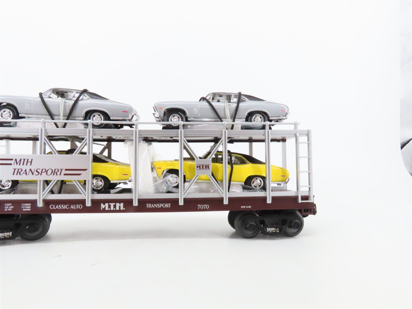 O27 Gauge 3-Rail MTH RailKing 30-7694 Auto Carrier #7070 w/ Ertl '70 Chevy Novas