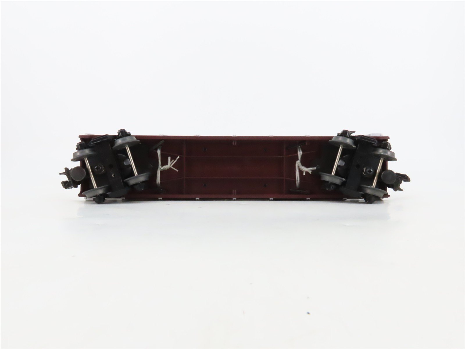 O27 Gauge 3-Rail MTH RailKing 30-7694 Auto Carrier #7070 w/ Ertl '70 Chevy Novas
