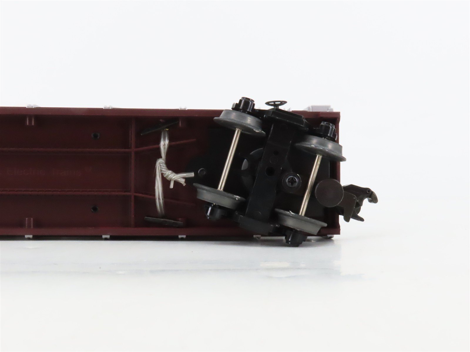 O27 Gauge 3-Rail MTH RailKing 30-7694 Auto Carrier #7070 w/ Ertl '70 Chevy Novas