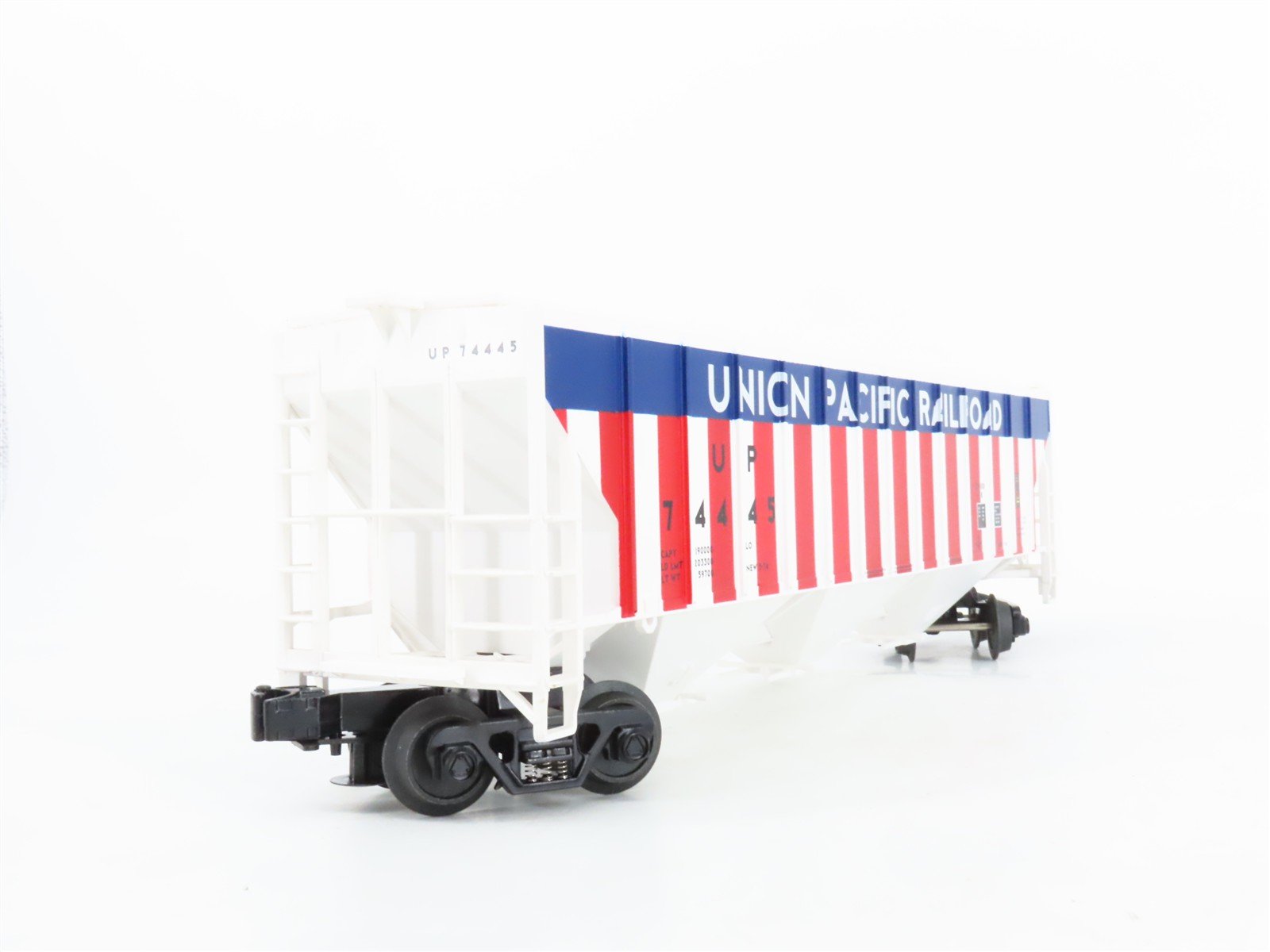 O Gauge 3-Rail MTH 20-97142 UP Union Pacific 3-Bay Covered Hopper #74445