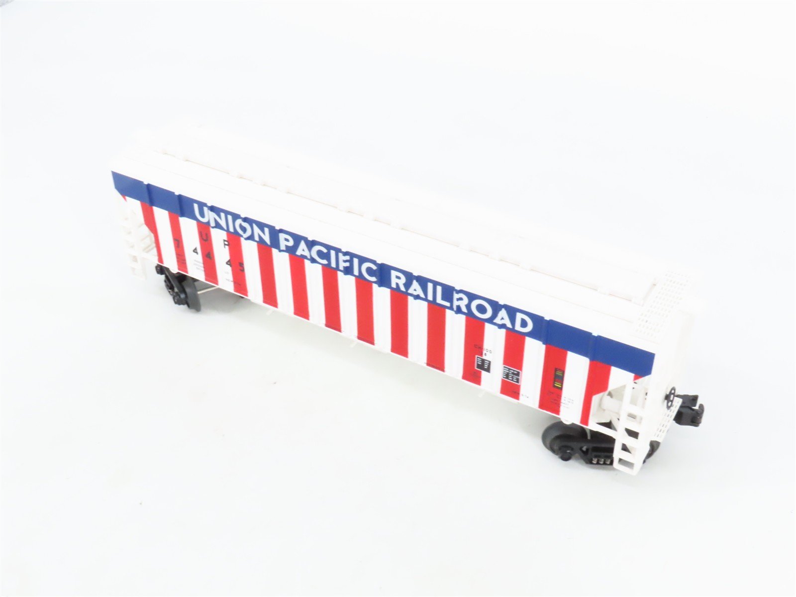 O Gauge 3-Rail MTH 20-97142 UP Union Pacific 3-Bay Covered Hopper #74445