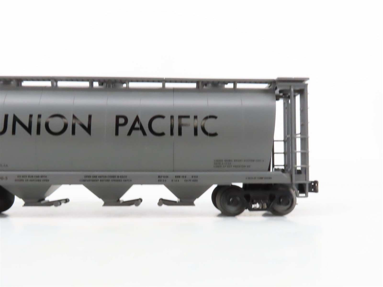 O Gauge 3-Rail MTH 20-97417 UP Union Pacific 3-Bay Cylindrical Hopper #21244