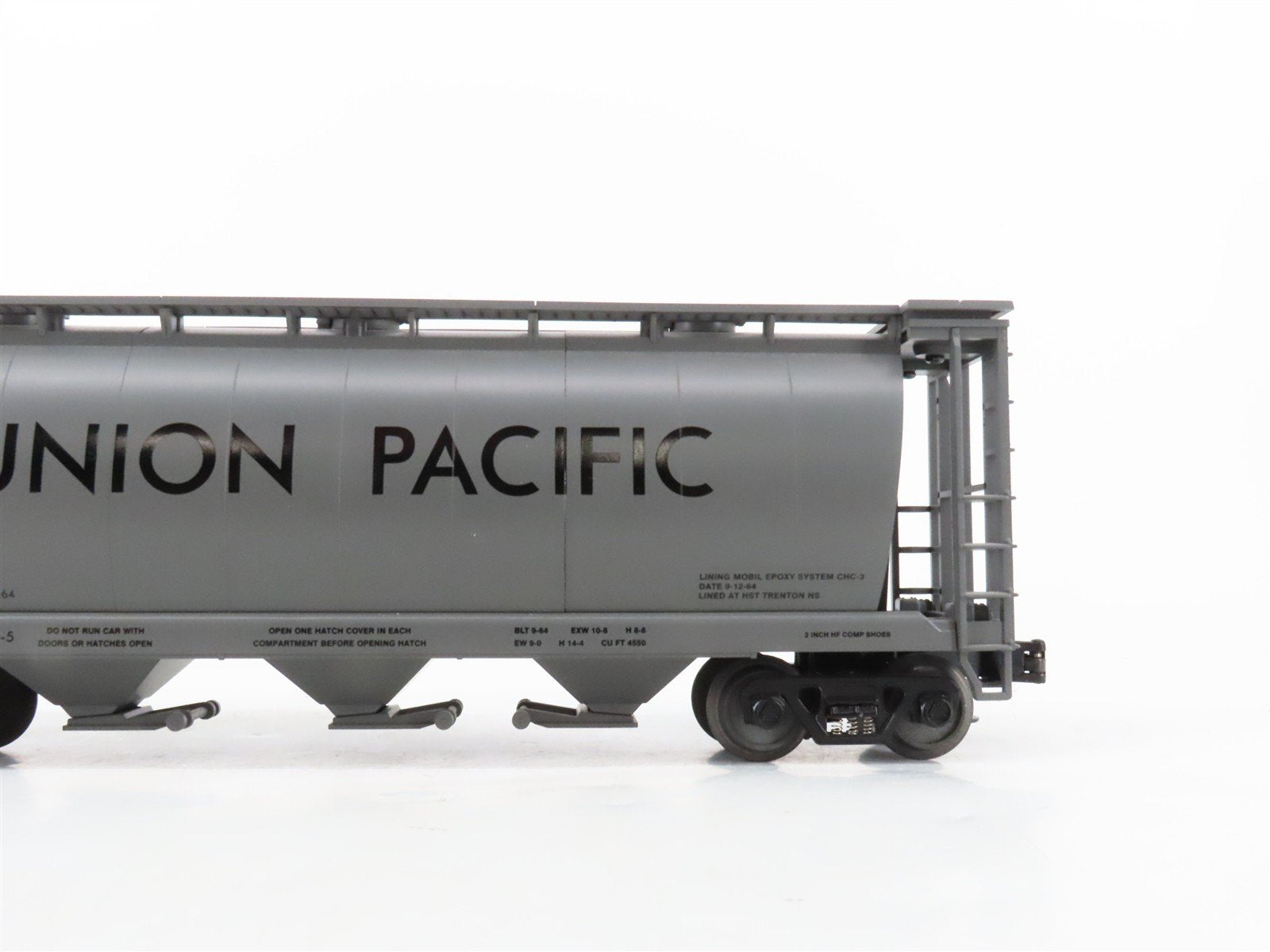 O Gauge 3-Rail MTH 20-97417 UP Union Pacific 3-Bay Cylindrical Hopper #21244