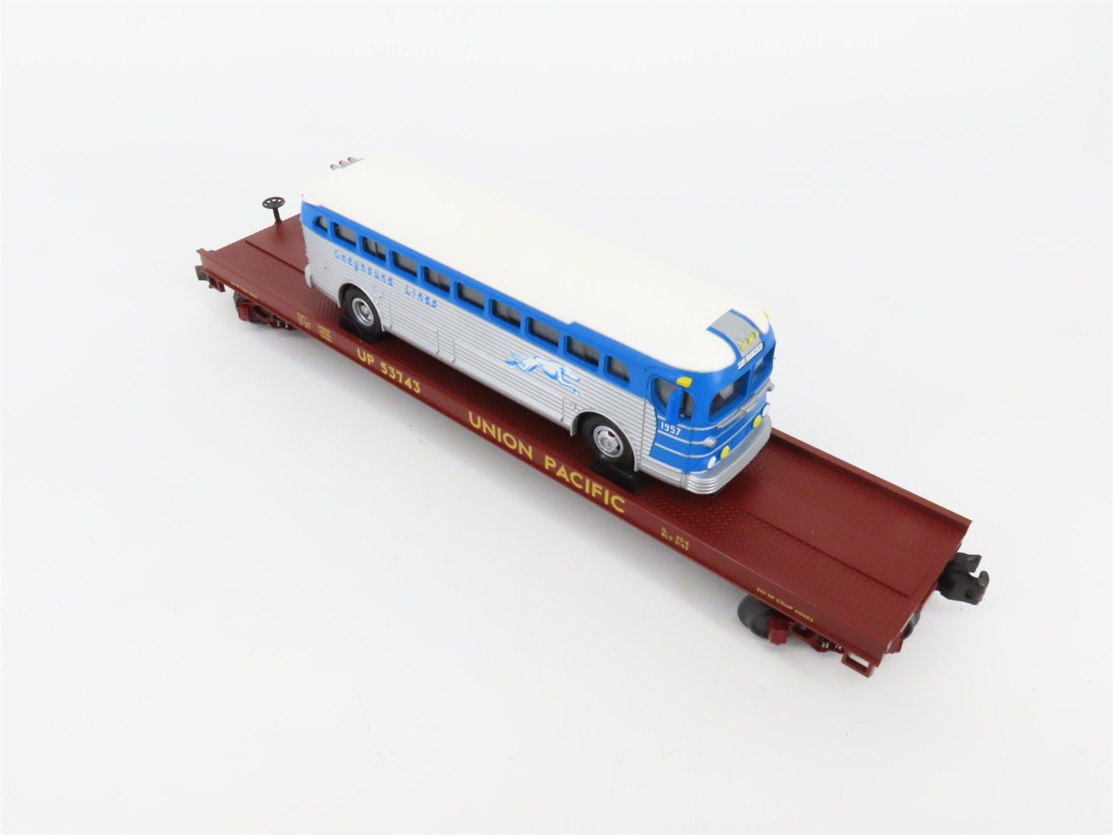O Gauge 3-Rail MTH 20-98163 UP Union Pacific Flat Car #53743 w/ Greyhound Bus