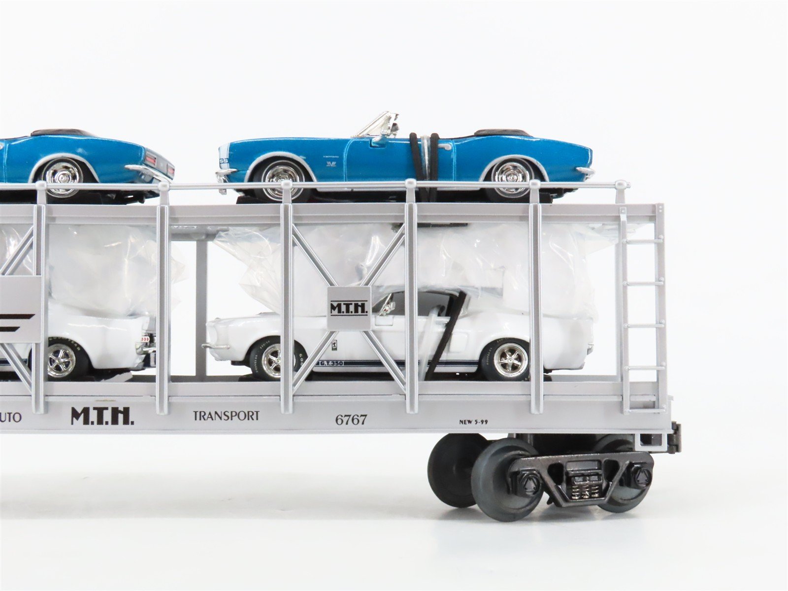 O27 3-Rail MTH RailKing 30-7666 Auto Carrier #5757 w/ Ertl '67 Camaro & Shelby