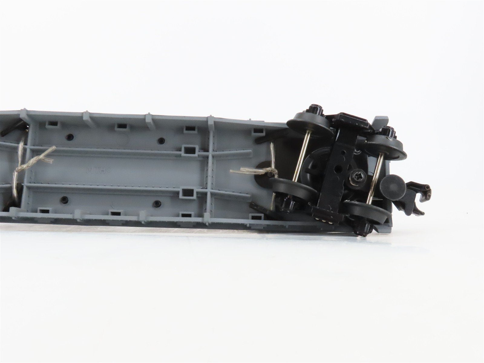 O27 Gauge 3-Rail MTH RailKing 30-7647 Flat Car #1950 w/ Ertl '50 Panel Vans