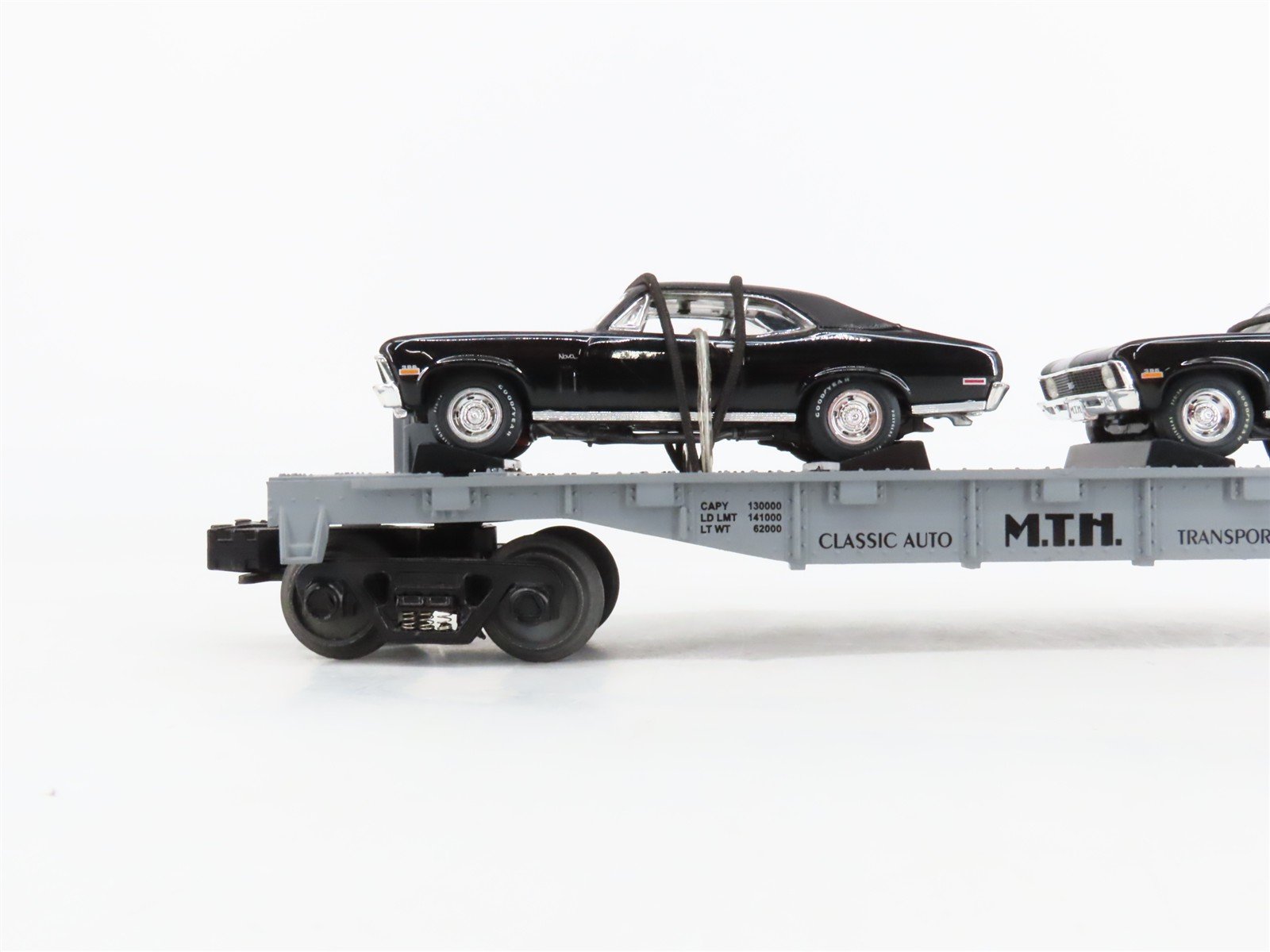 O27 Gauge 3-Rail MTH RailKing 30-7661 Flat Car #1970 w/ Ertl '70 Chevy Novas