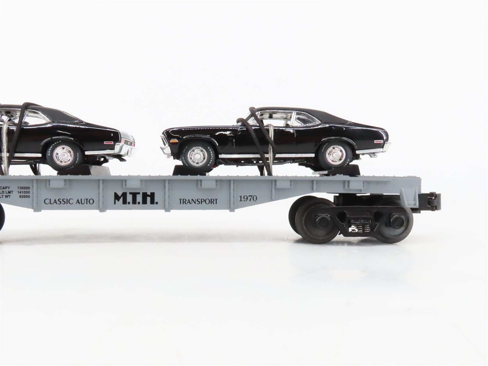 O27 Gauge 3-Rail MTH RailKing 30-7661 Flat Car #1970 w/ Ertl '70 Chevy Novas