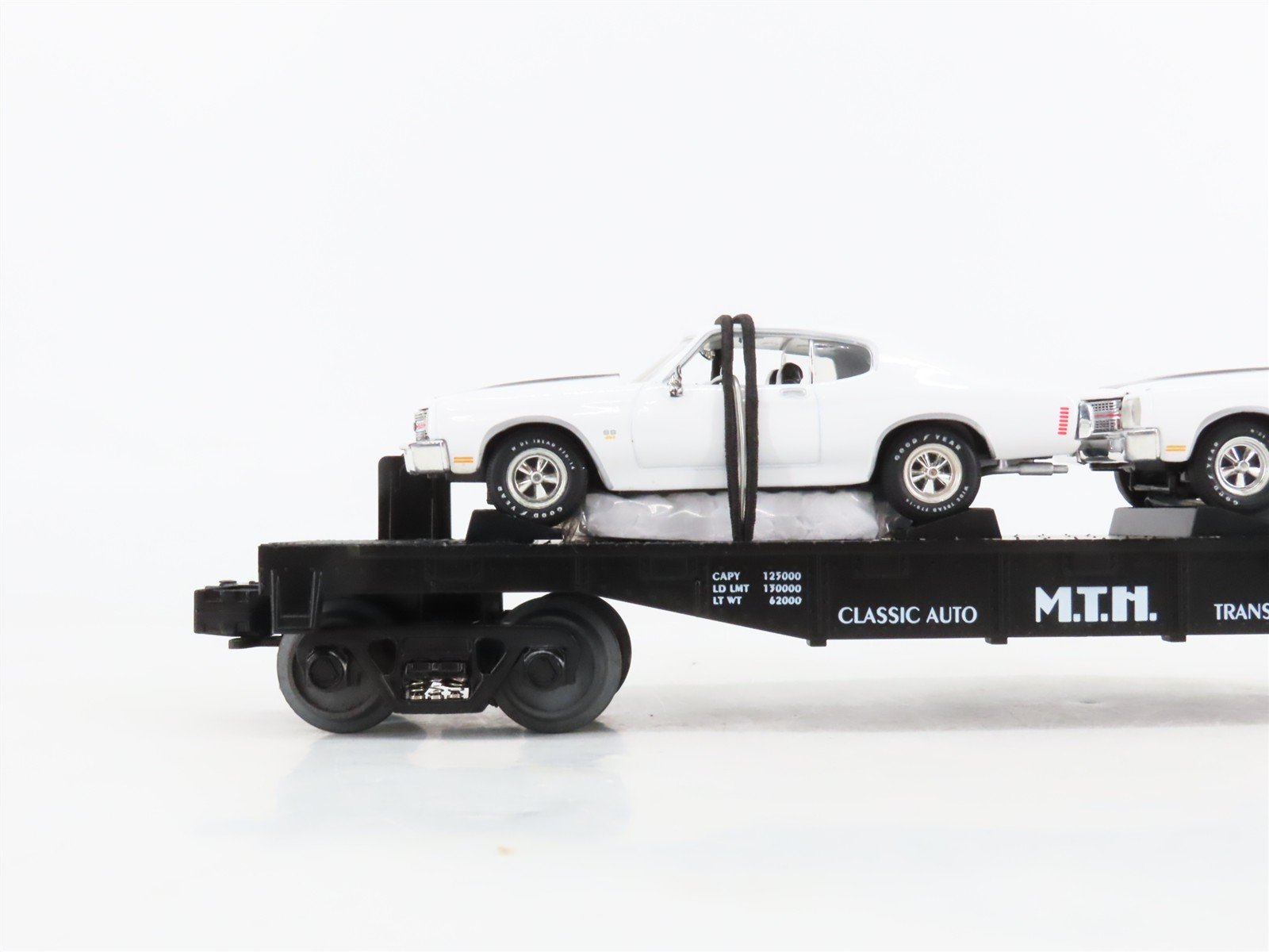 O27 Gauge 3-Rail MTH RailKing 30-7680 Flat Car #1970 w/ Ertl '70 Chevelles