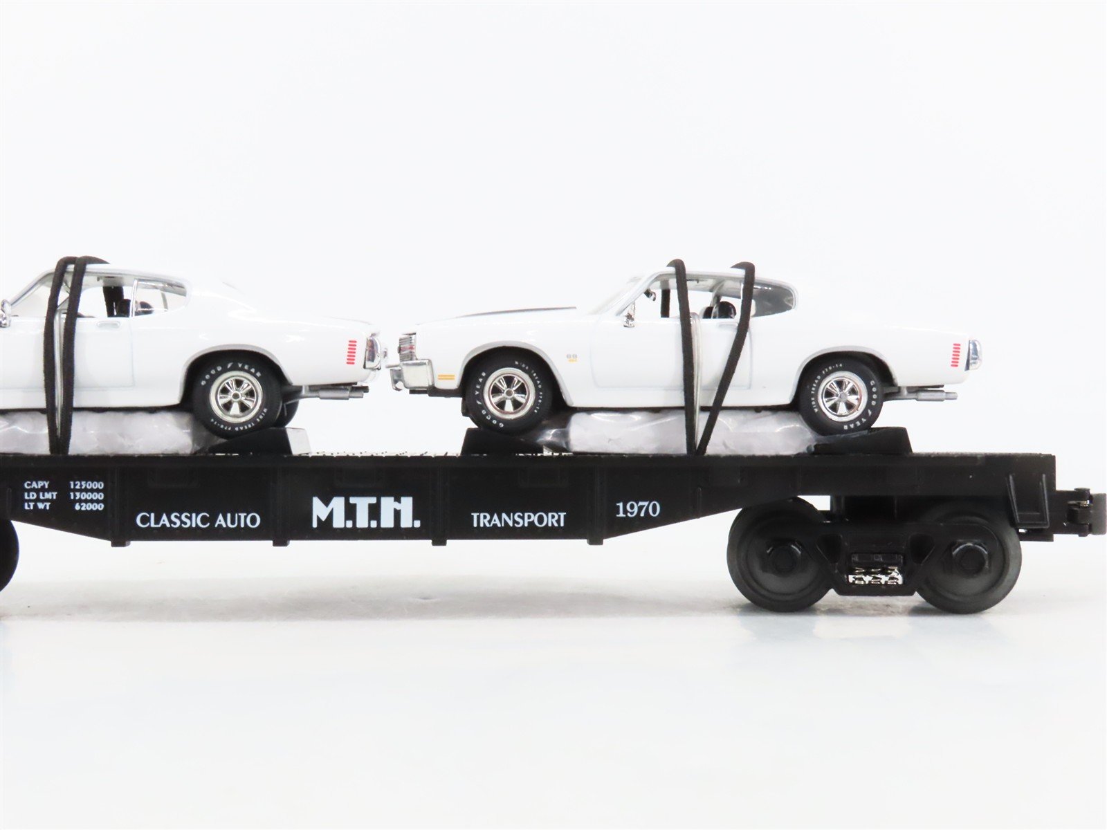 O27 Gauge 3-Rail MTH RailKing 30-7680 Flat Car #1970 w/ Ertl '70 Chevelles