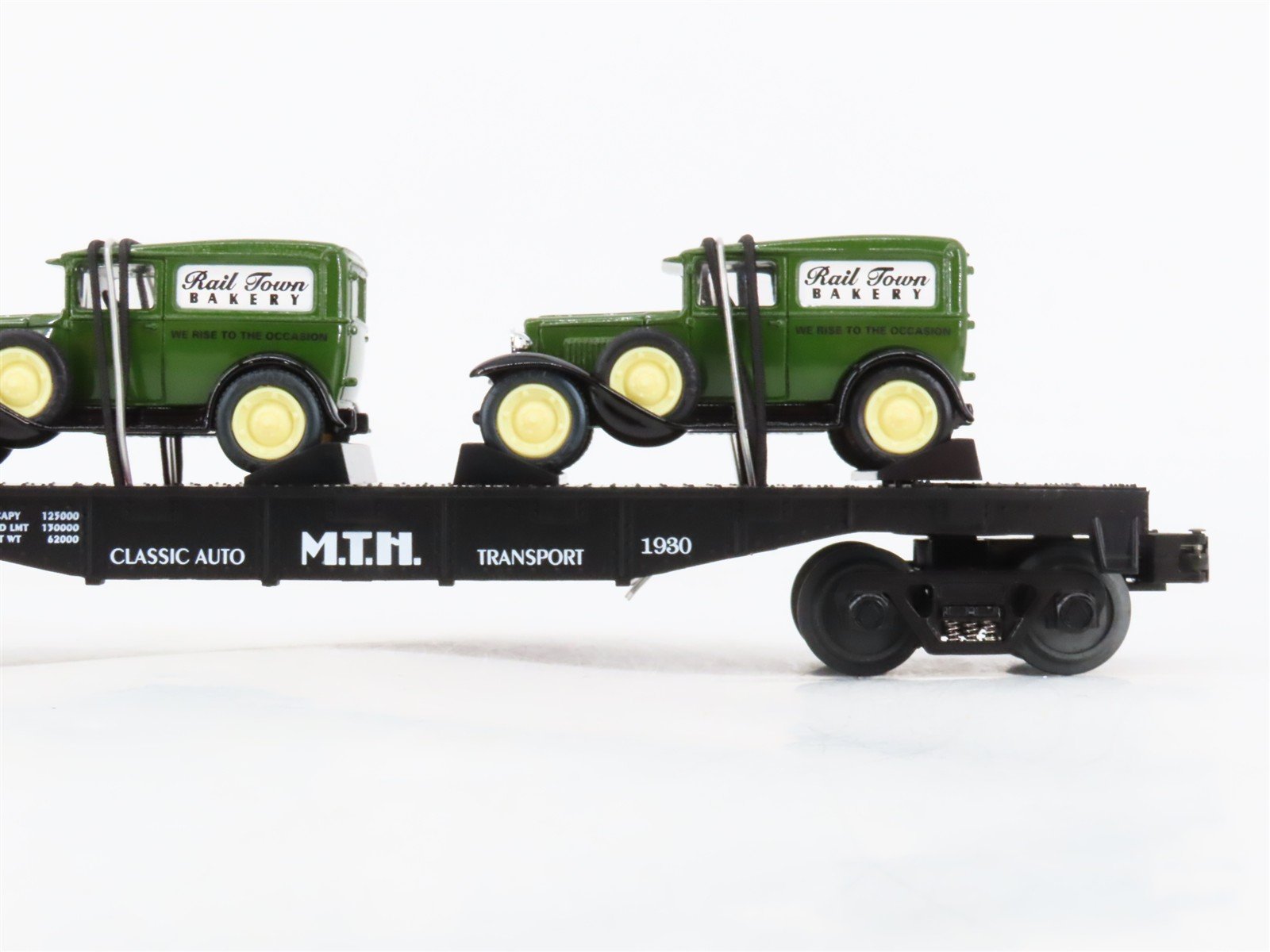 O27 Gauge 3-Rail MTH RailKing 30-7671 Flat Car #1930 w/ Ertl '30 Panel Vans