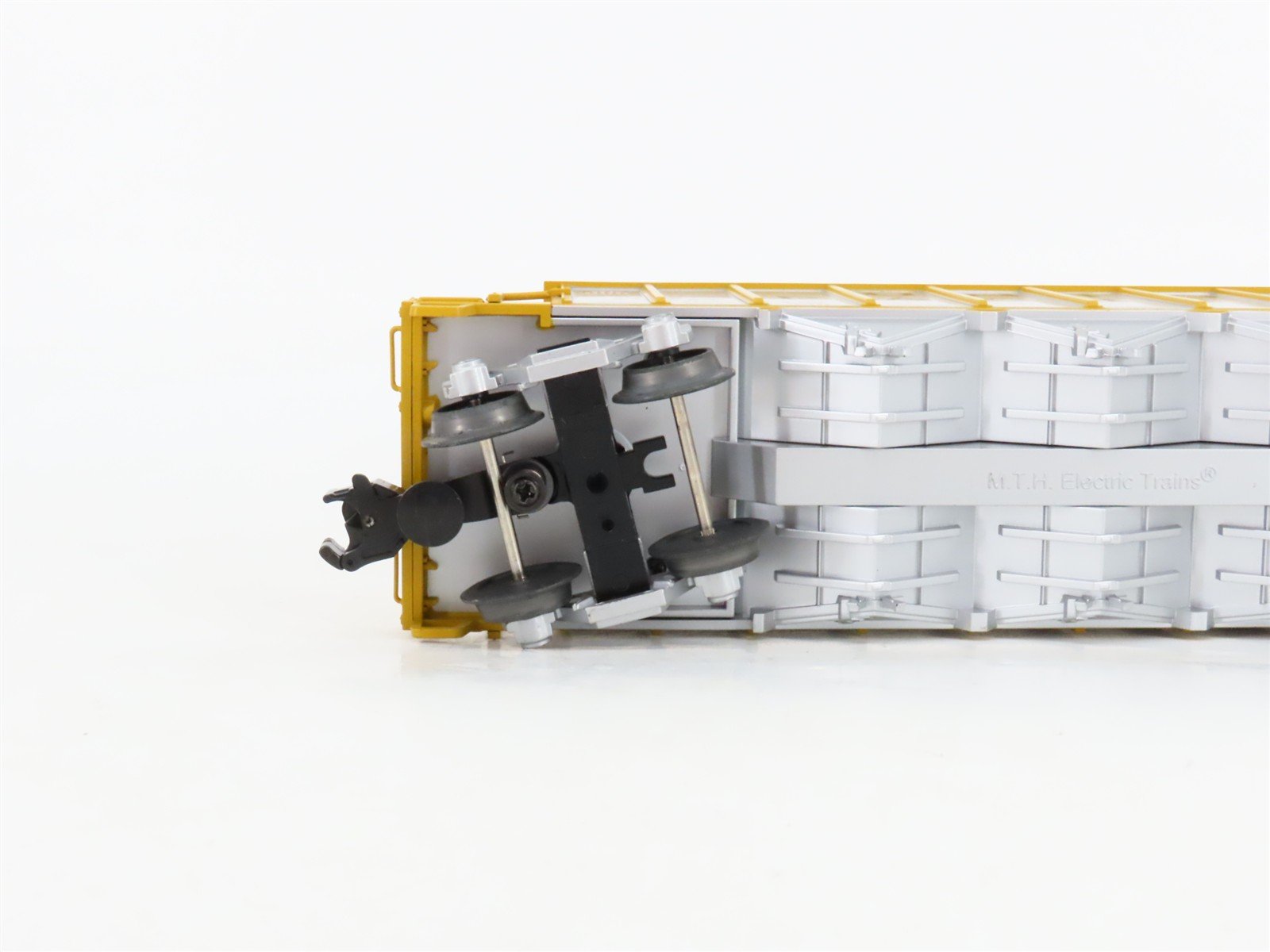 O Gauge 3-Rail MTH 20-98323 UP 3-Bay Rapid Discharge Hopper #27653 w/ Rock Load