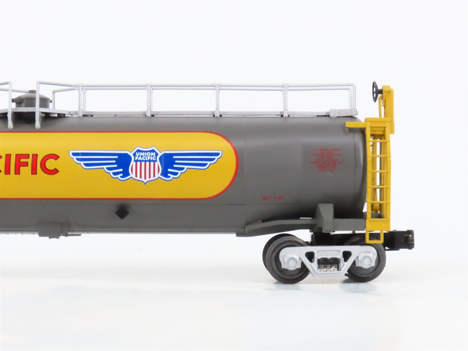 O27 Gauge 3-Rail MTH RailKing 30-7358 UP Union Pacific 33k Gal Tank Car #121599