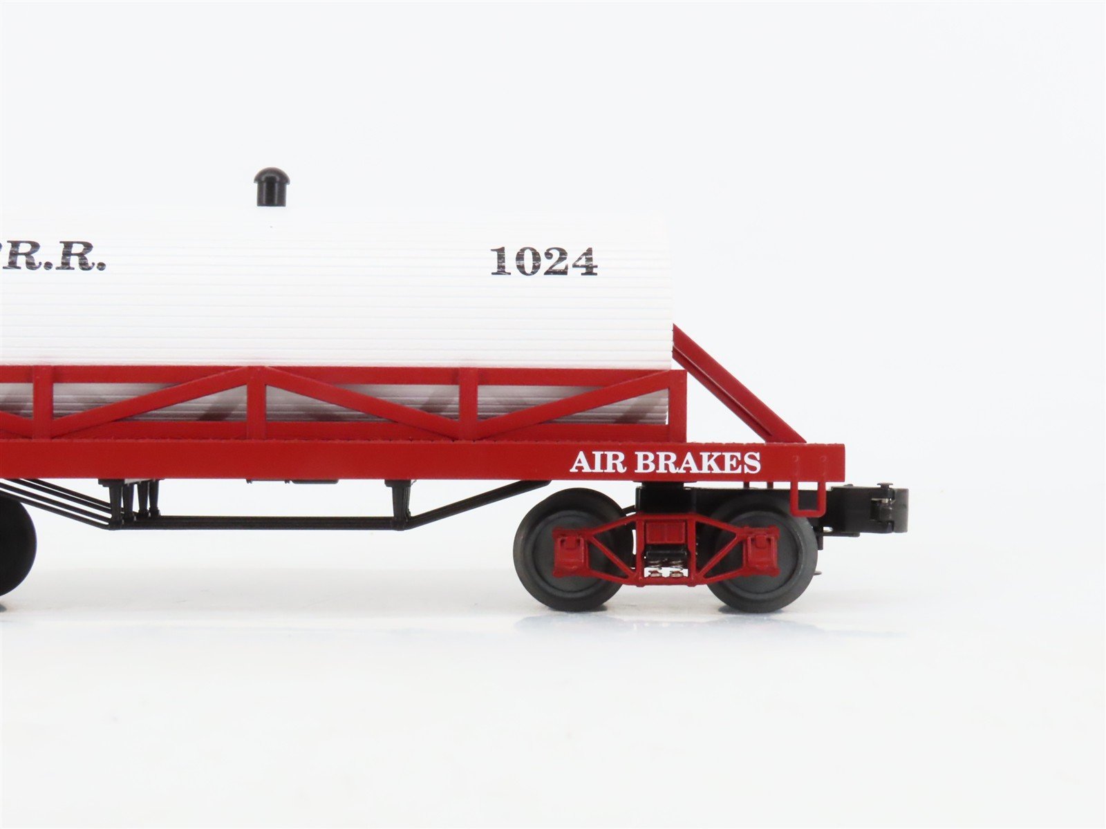 O27 Gauge 3-Rail MTH RailKing 30-7353 UP 19th Century Wood Tank Car #1024