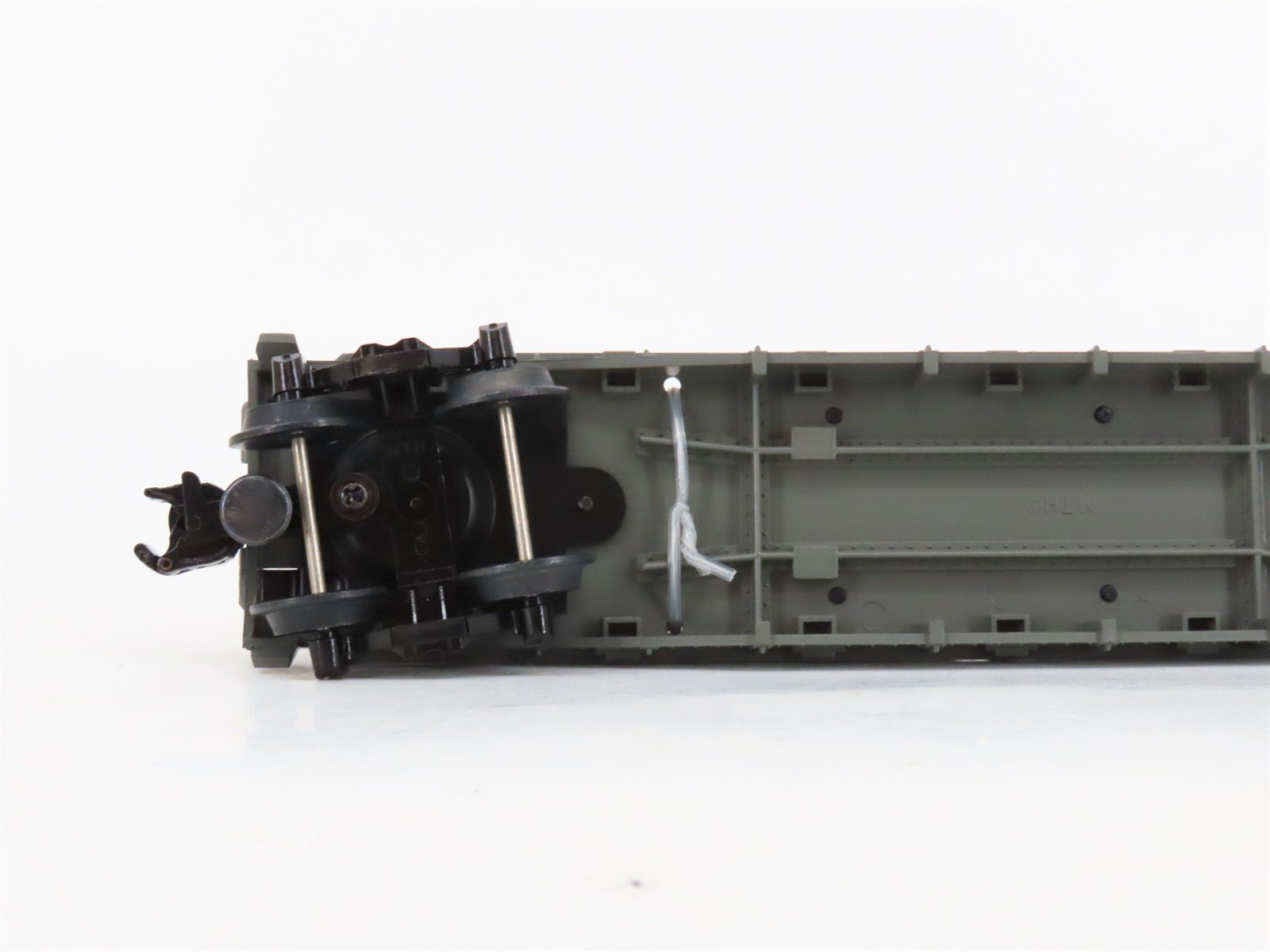 O Gauge 3-Rail MTH RailKing Semi-Scale 30-7610 Flat Car #1957 w/ Ertl '57 Chevys