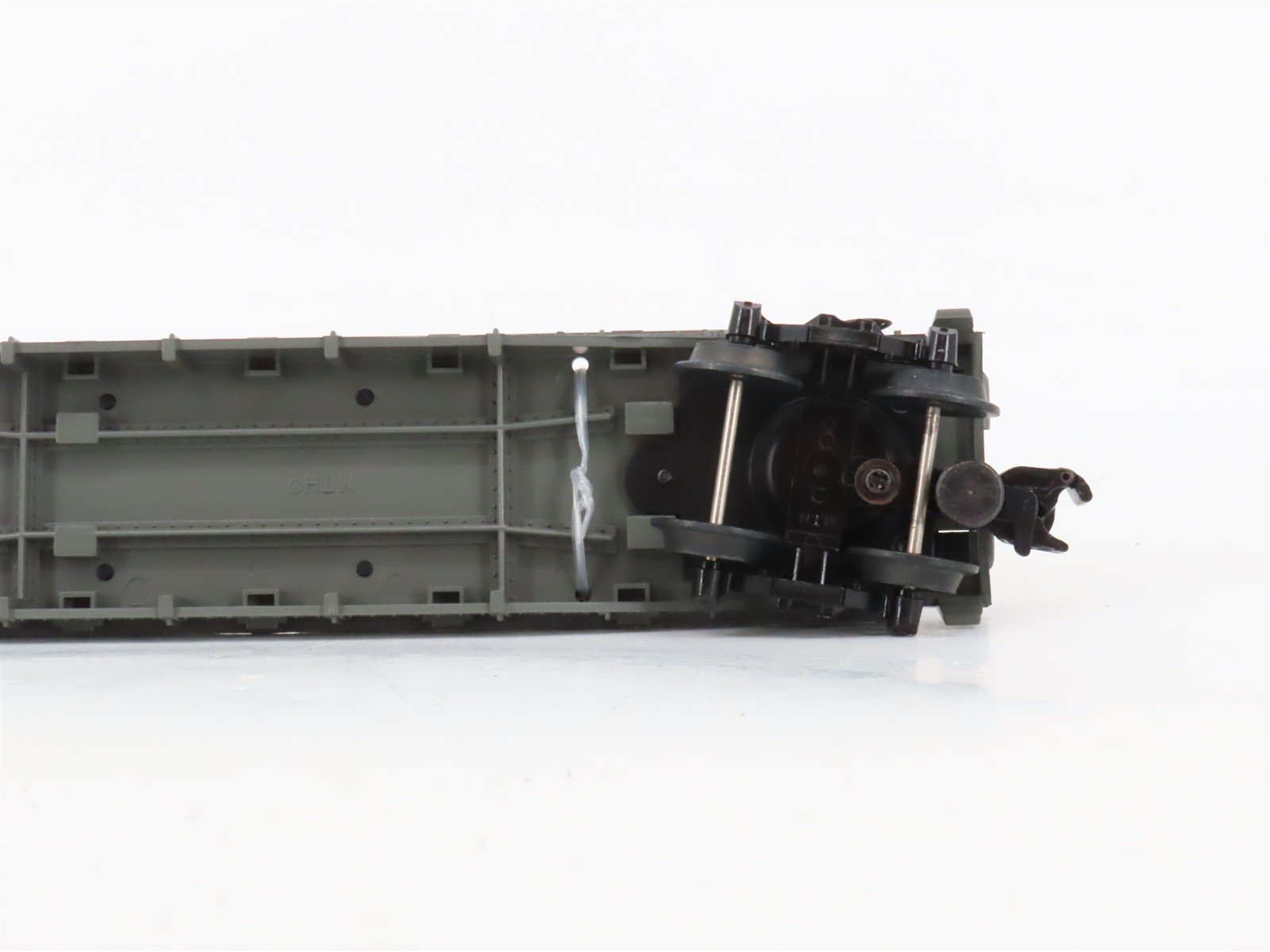 O Gauge 3-Rail MTH RailKing Semi-Scale 30-7610 Flat Car #1957 w/ Ertl '57 Chevys