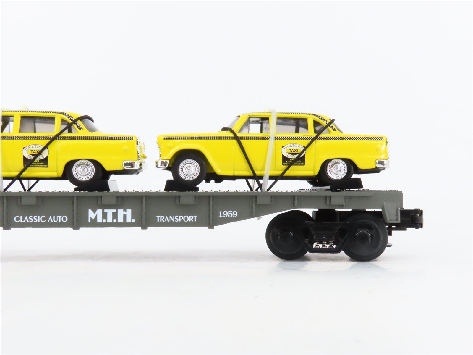 O27 Gauge 3-Rail MTH RailKing 30-7625 Classic Auto Flat Car w/ Ertl '59 Taxis