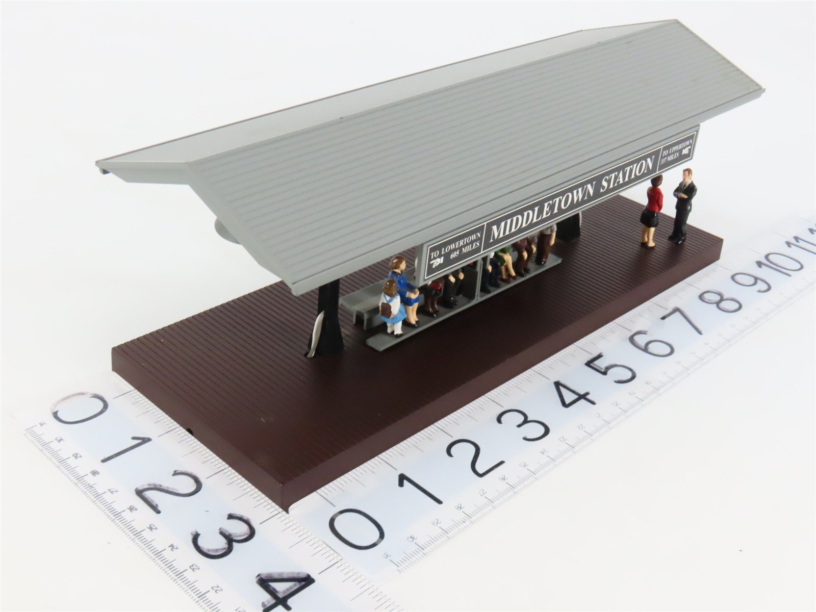 O 1/48 MTH Rail King 30-9107 Operating Passenger Station Platform w/ Figures